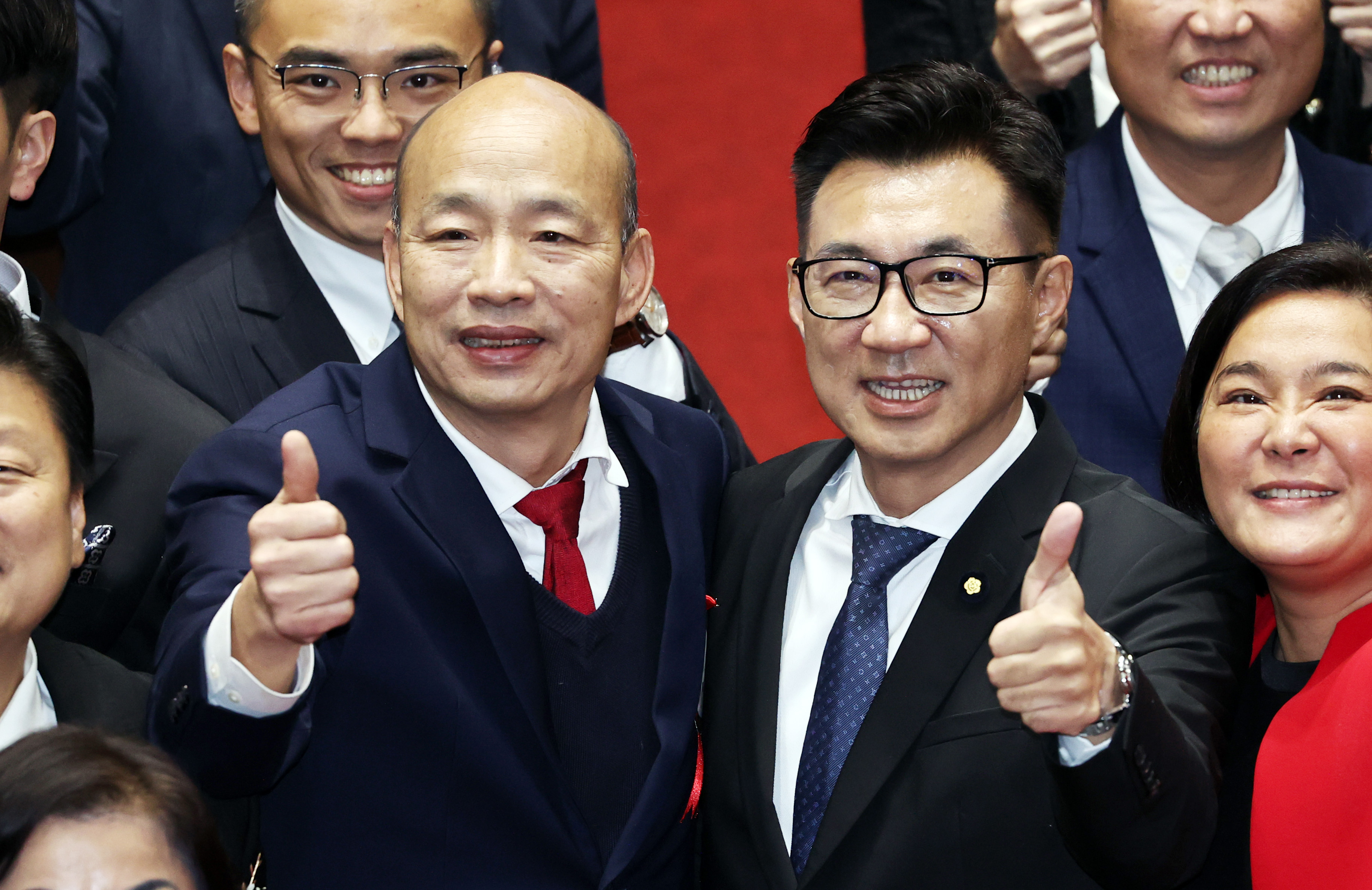 立法院昨天正副院长选举，由国民党立委韩国瑜（左）与江启臣（右）胜出。记者杜建重／摄影
