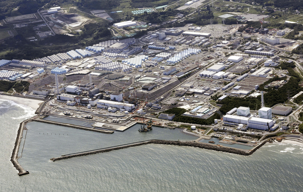 日本福岛第一核电厂部分电力供应系统异常，核废水排海工作已暂停。(美联社)