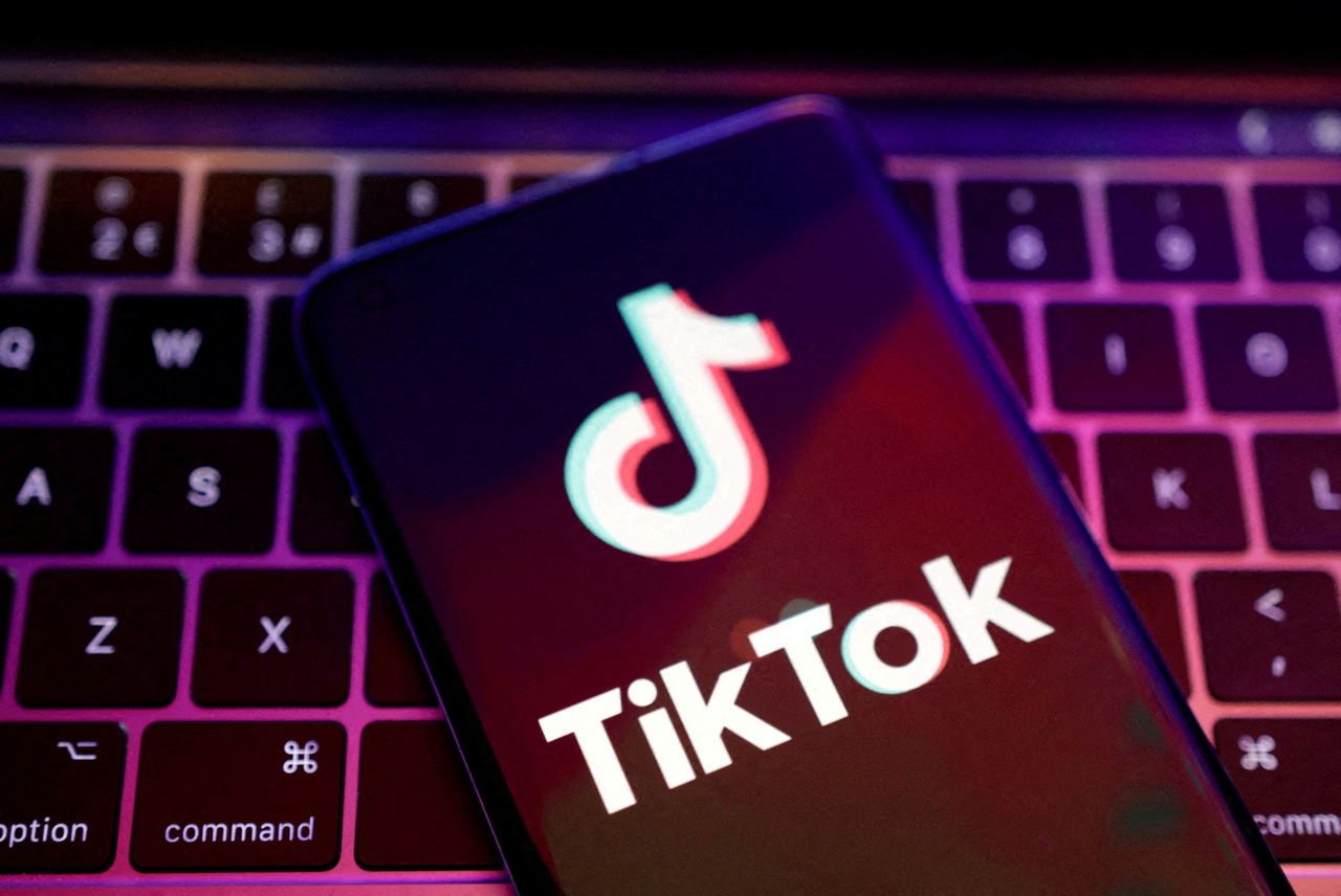 美国参议院本周通过《TikTok剥离法案》，要求中国母公司字节跳动在限期九个月内将短影音平台TikTok的在美业务出售给美国公司，否则TikTok将面临在美国被禁的命运。路透