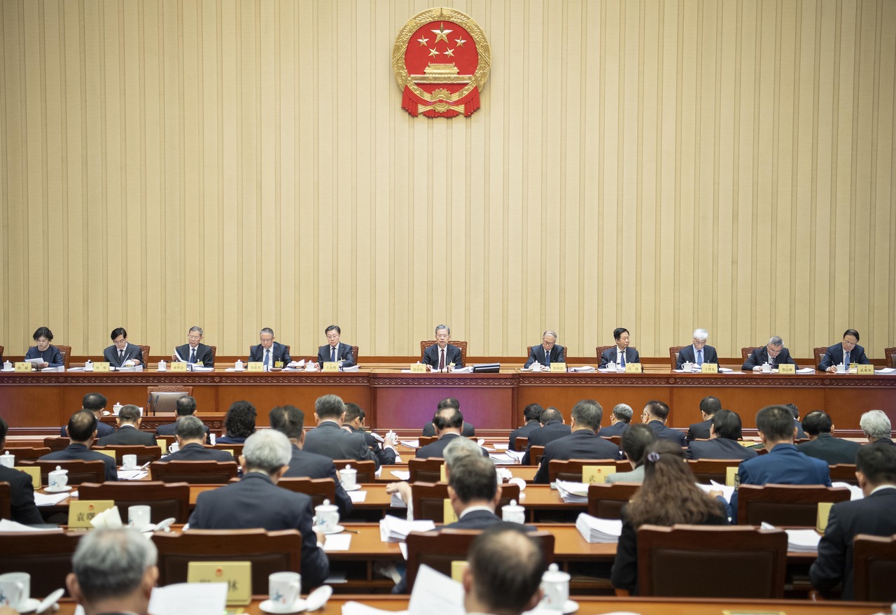 4月23日上午，十四届全国人大常委会第九次会议在北京人民大会堂举行第一次全体会议。图／新华社