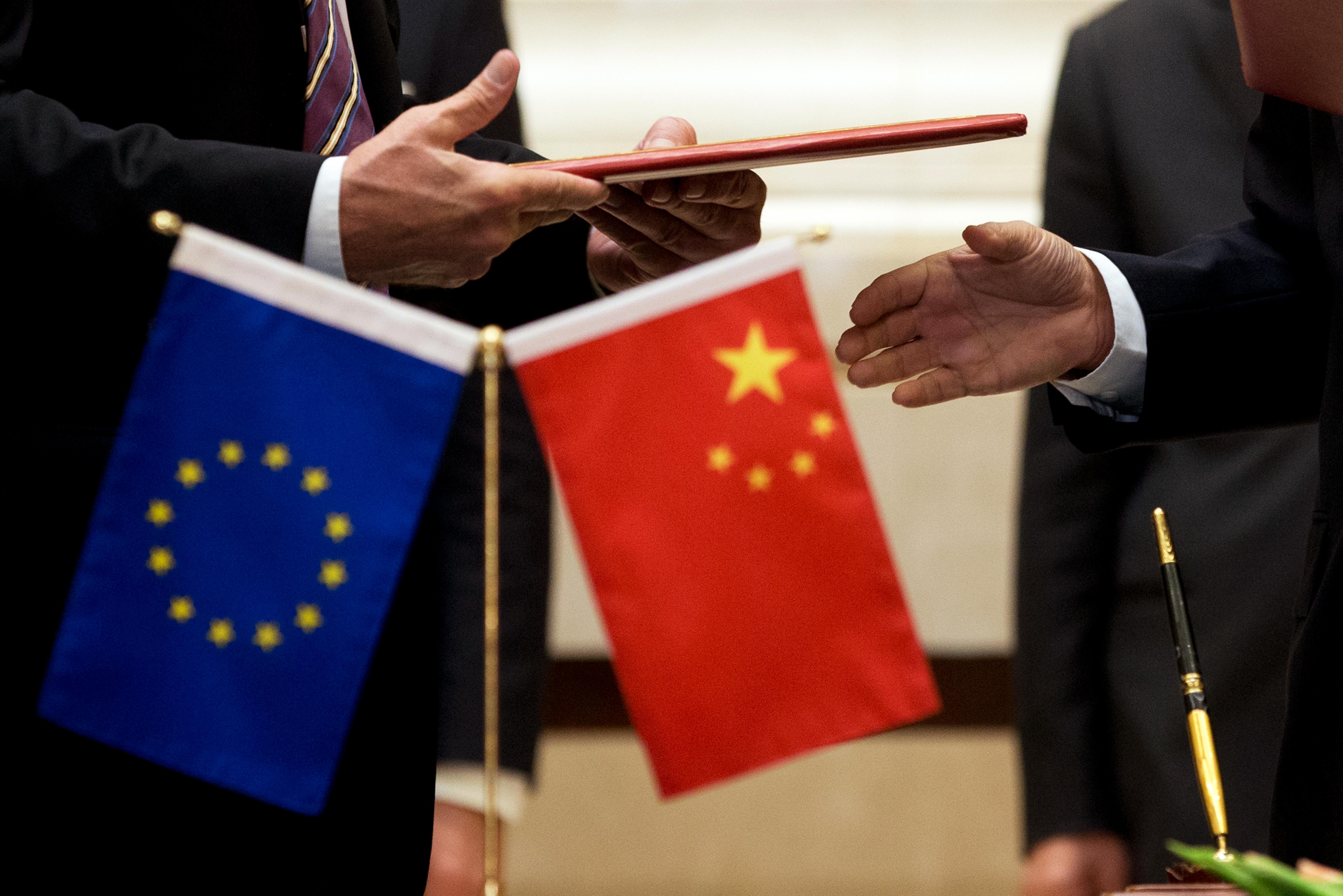 欧盟突袭搜查在欧中国安全设备公司，中国驻欧盟使团严正关切。（美联社）
