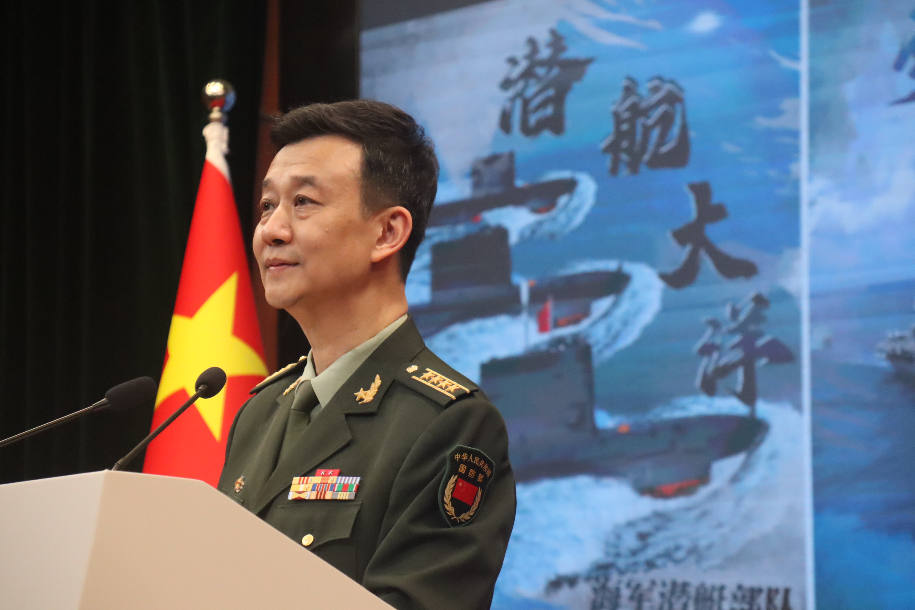 大陆国防部发言人吴谦25日下午宣布，针对南海，共军部队「将继续加大海空巡逻警戒力度」。（记者廖士锋／摄影）