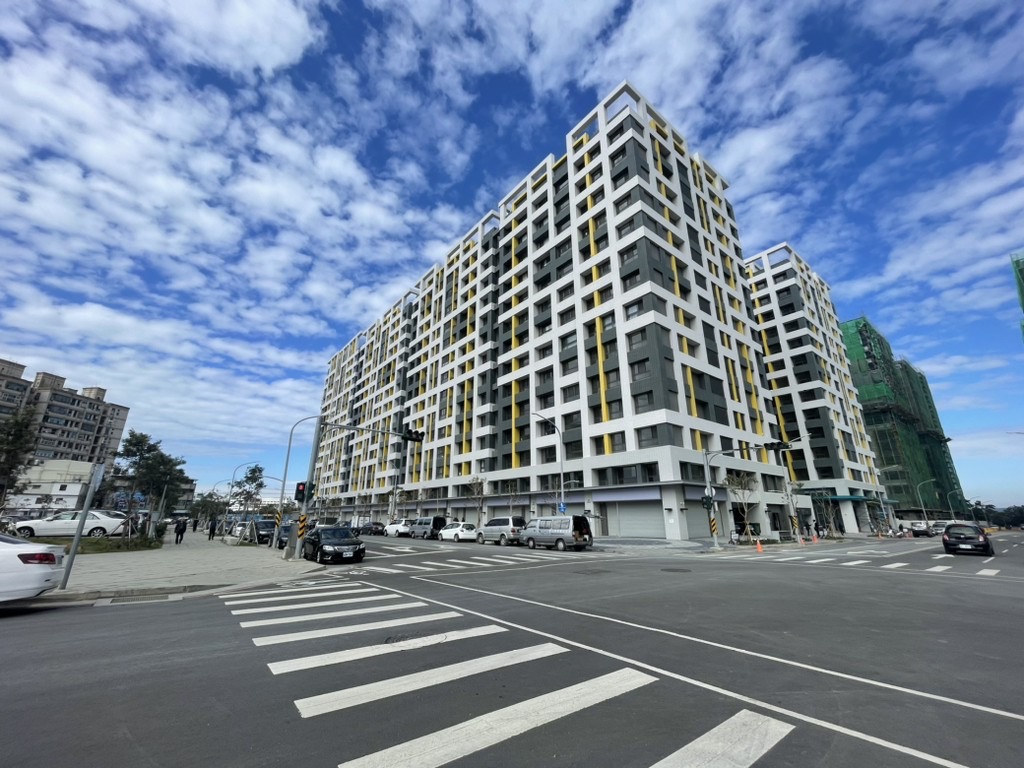 新竹在地知名建商推出的六期造镇计划，预计将提供6,000户的电梯大楼住宅，今年第四期建案将陆续交屋。信义房屋提供