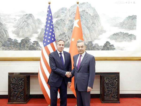 大陆外交部长王毅26日在北京与美国国务卿布林肯举行会谈，王毅强调，台湾问题是中美关系第一条不可逾越的红线。（取自大陆外交部网站）