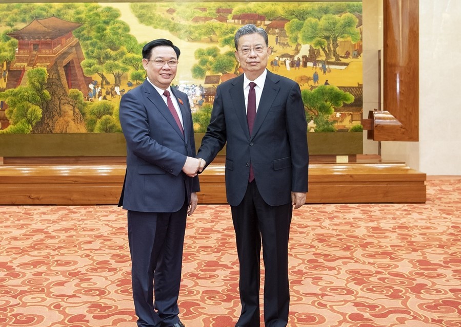 越南国会主席王庭惠（左）26日突然被宣布辞职。他两周前还在大陆访问。（新华社）