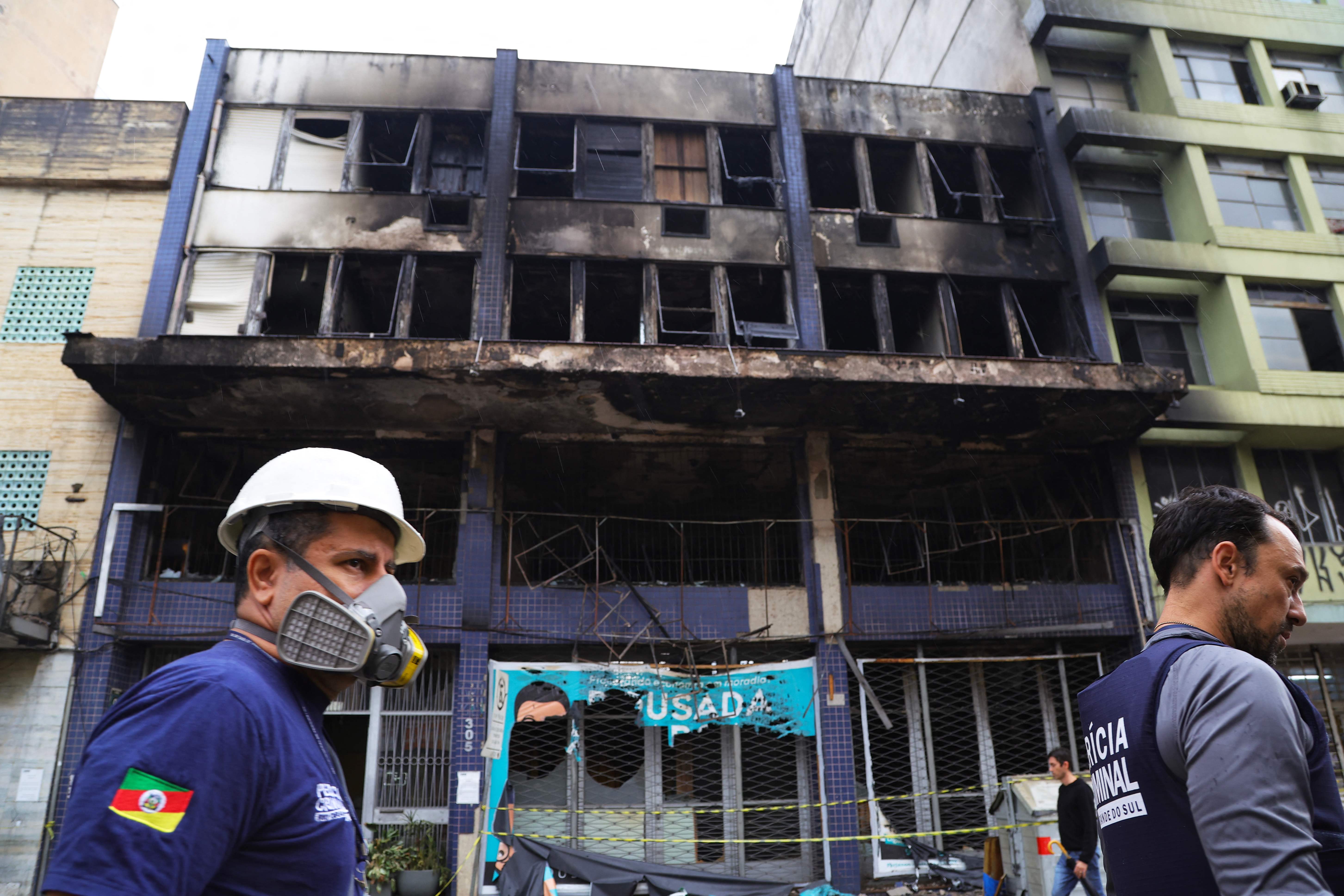 巴西南部城市阿雷格里港一处收容旅馆26日发生大火，至少10人死亡。法新社