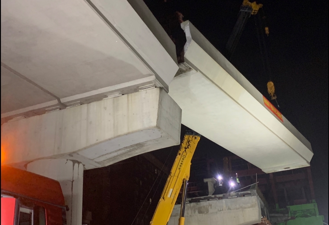 桃园捷运绿线深夜完成高架最后一段合龙。记者郑国梁／摄影