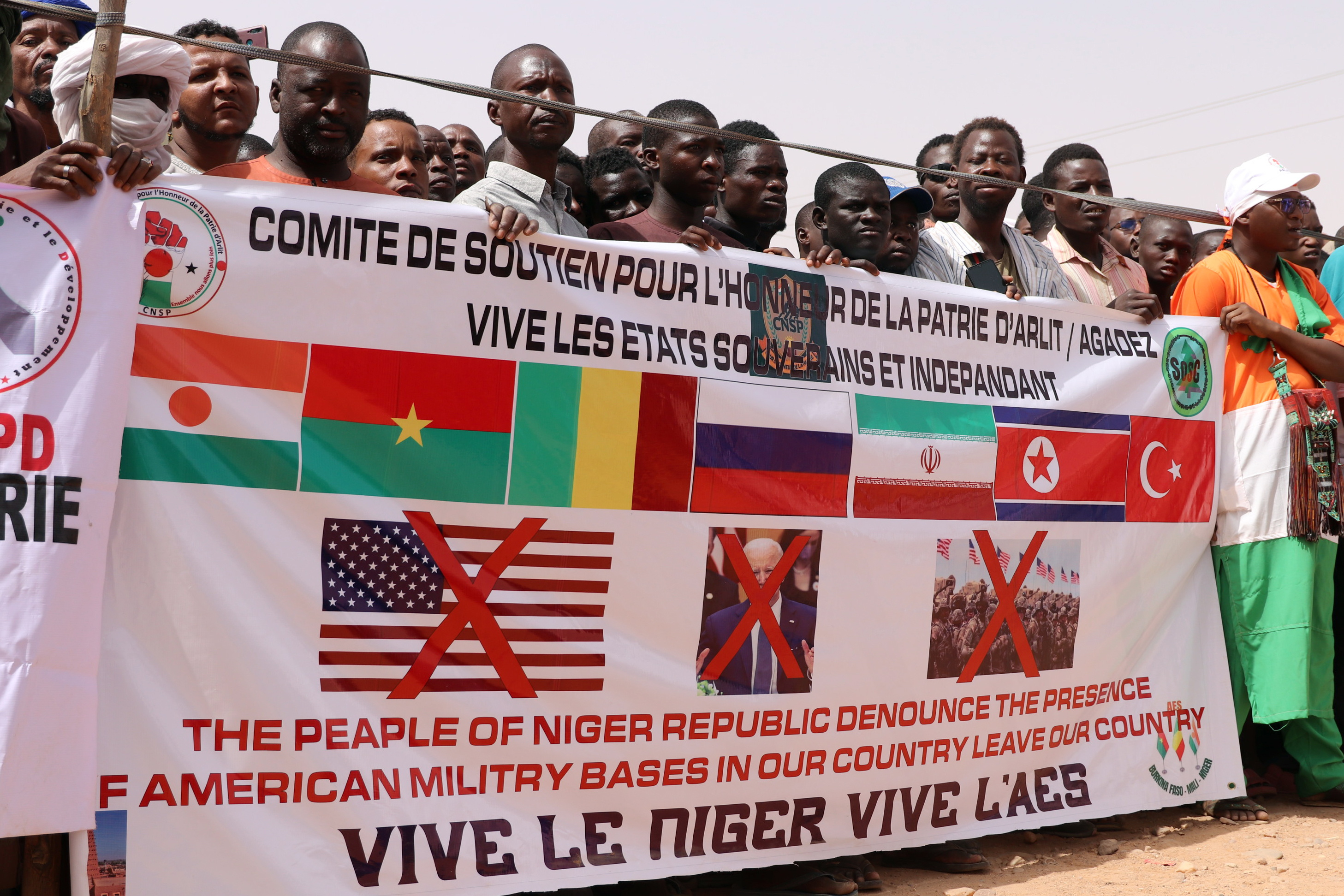 尼日中部阿加德兹民众4月21日拉布条抗议，要求美军撤出尼日。欧新社