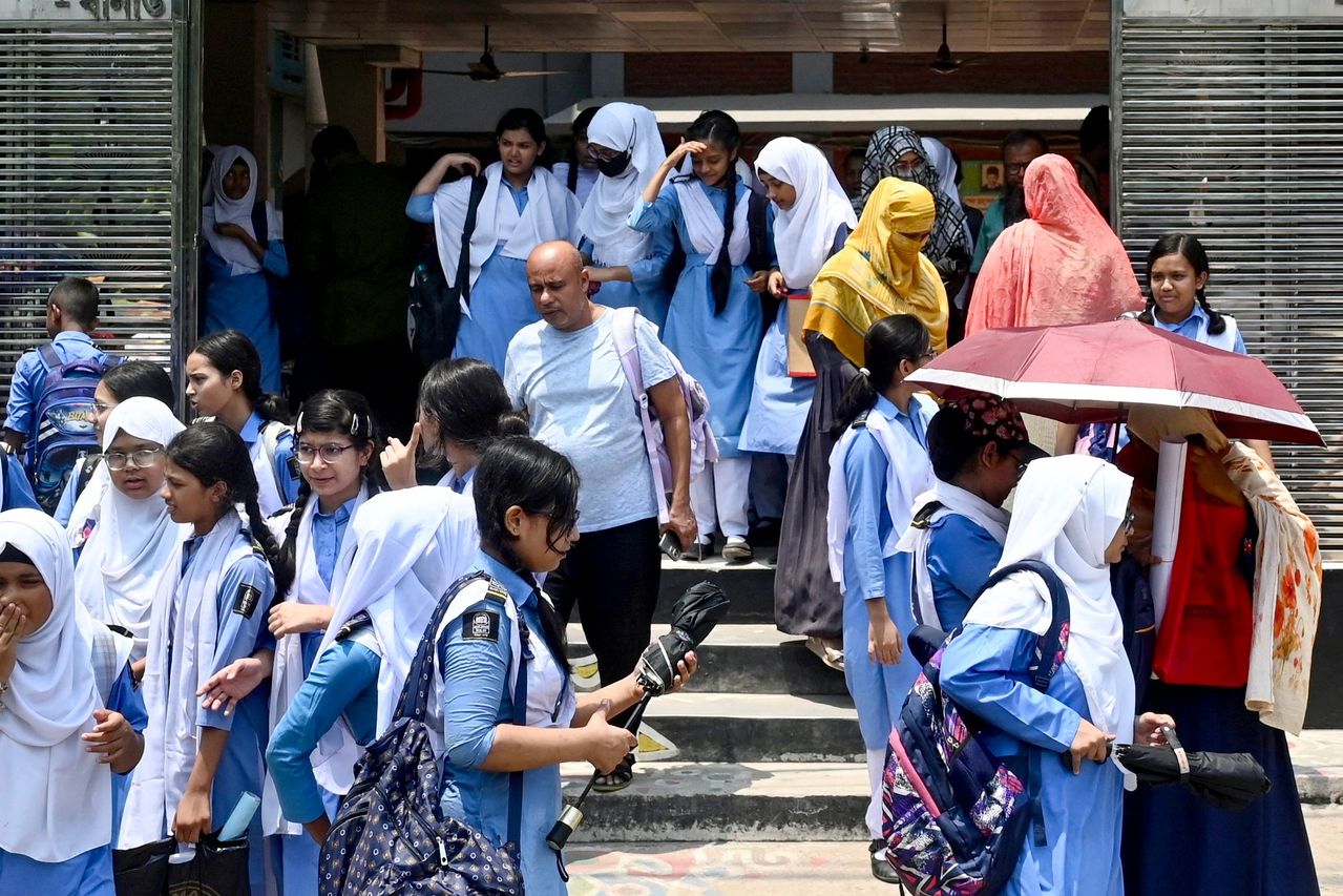 尽管导致孟加拉当局20日下令关闭全国学校的热浪尚未结束，数以百万计的学生仍于今天重返校园。法新社