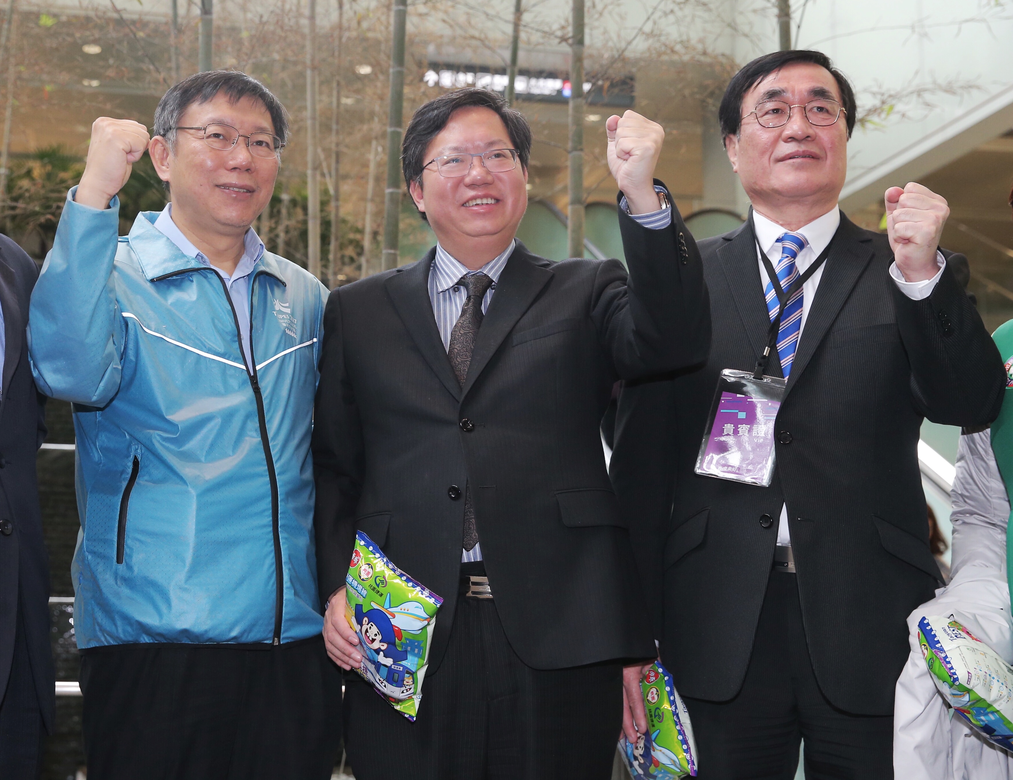 机场捷运通车时，时任台北市长柯文哲（左）、桃园市长郑文灿（中）与新北副市长李四川（右）曾一同出席，如今互动受关注。本报资料照片