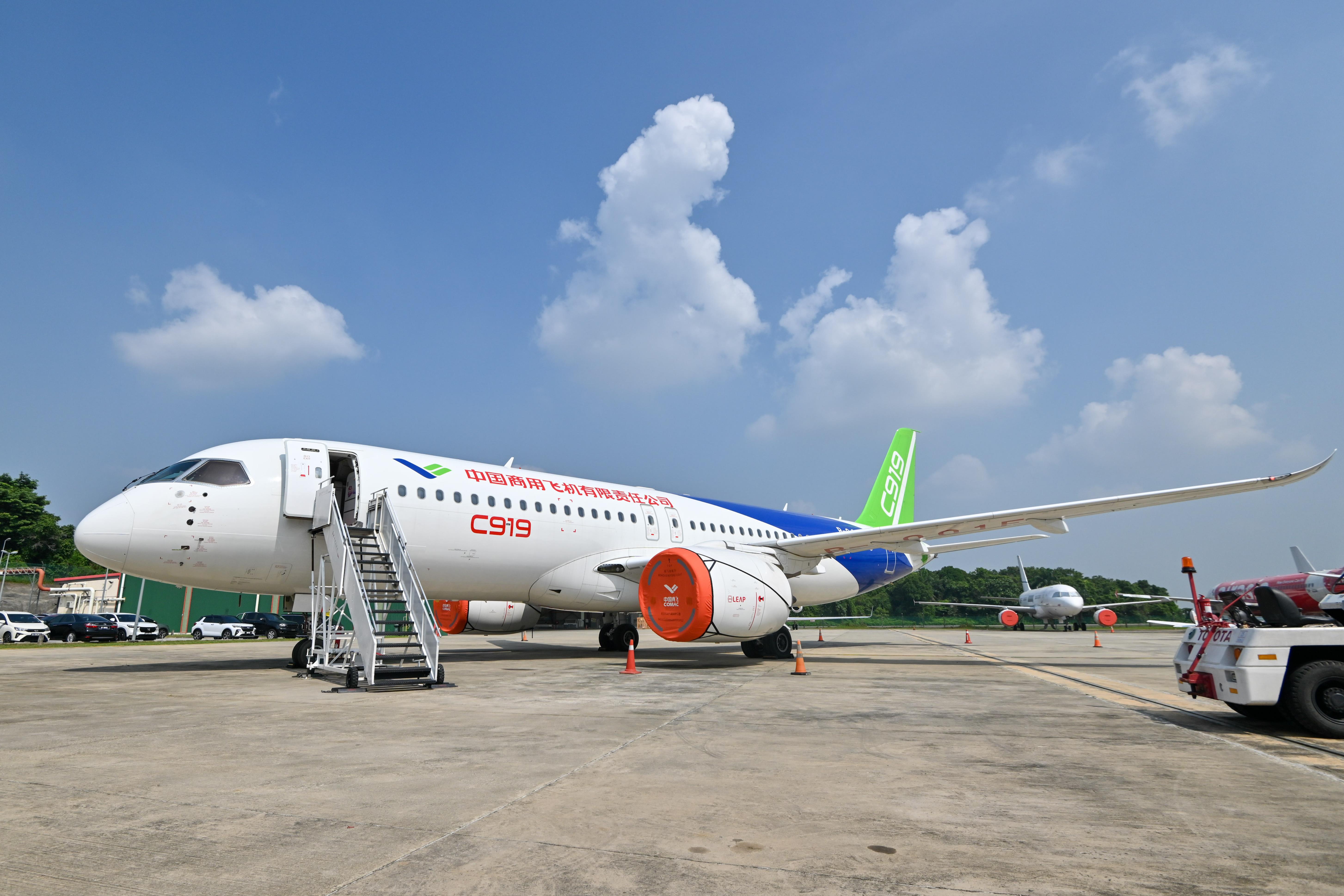 中国国际航空近日公告，已与中国商飞签订协议，向其购买100架C919客机。（新华社）