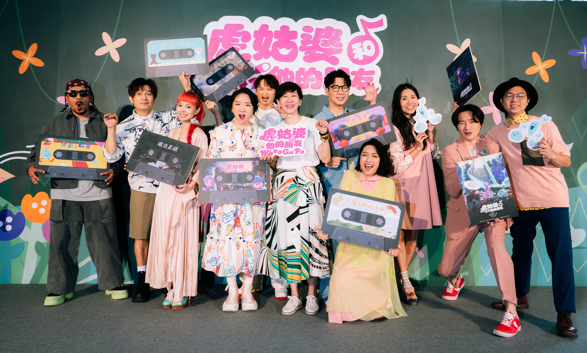 富邦文教基金会执行董事陈蔼玲(前排右二)、陶晶莹(前排左二)与音乐友人们强调音乐在孩子成长过程中的重要性，台湾孩子必须有自己的音乐节目。富邦文教基金会／提供