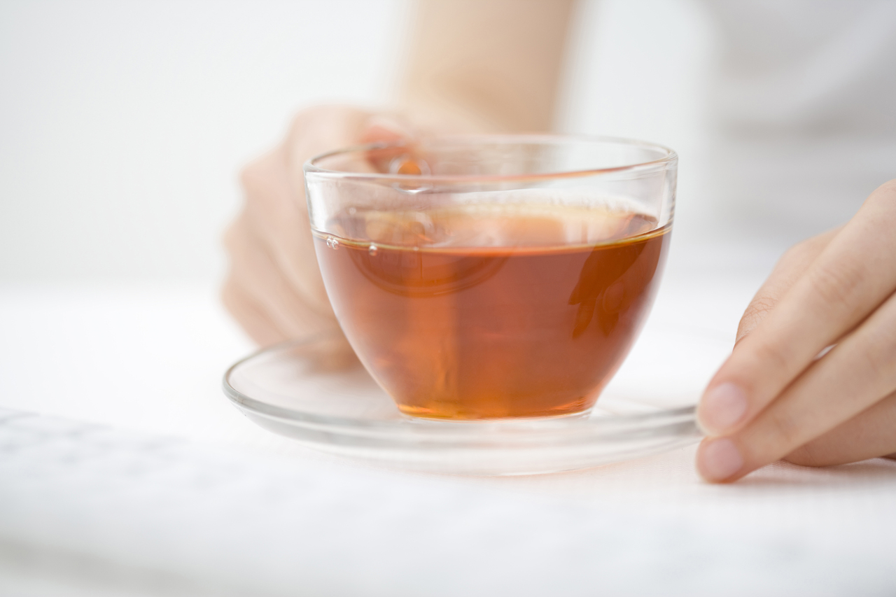 肾脏科名医江守山指出，最不适合搭配花生的饮料是「红茶」，从红茶水溶液分离出的化合物，会增强黄趜毒素的致突变性。示意图／ingimage