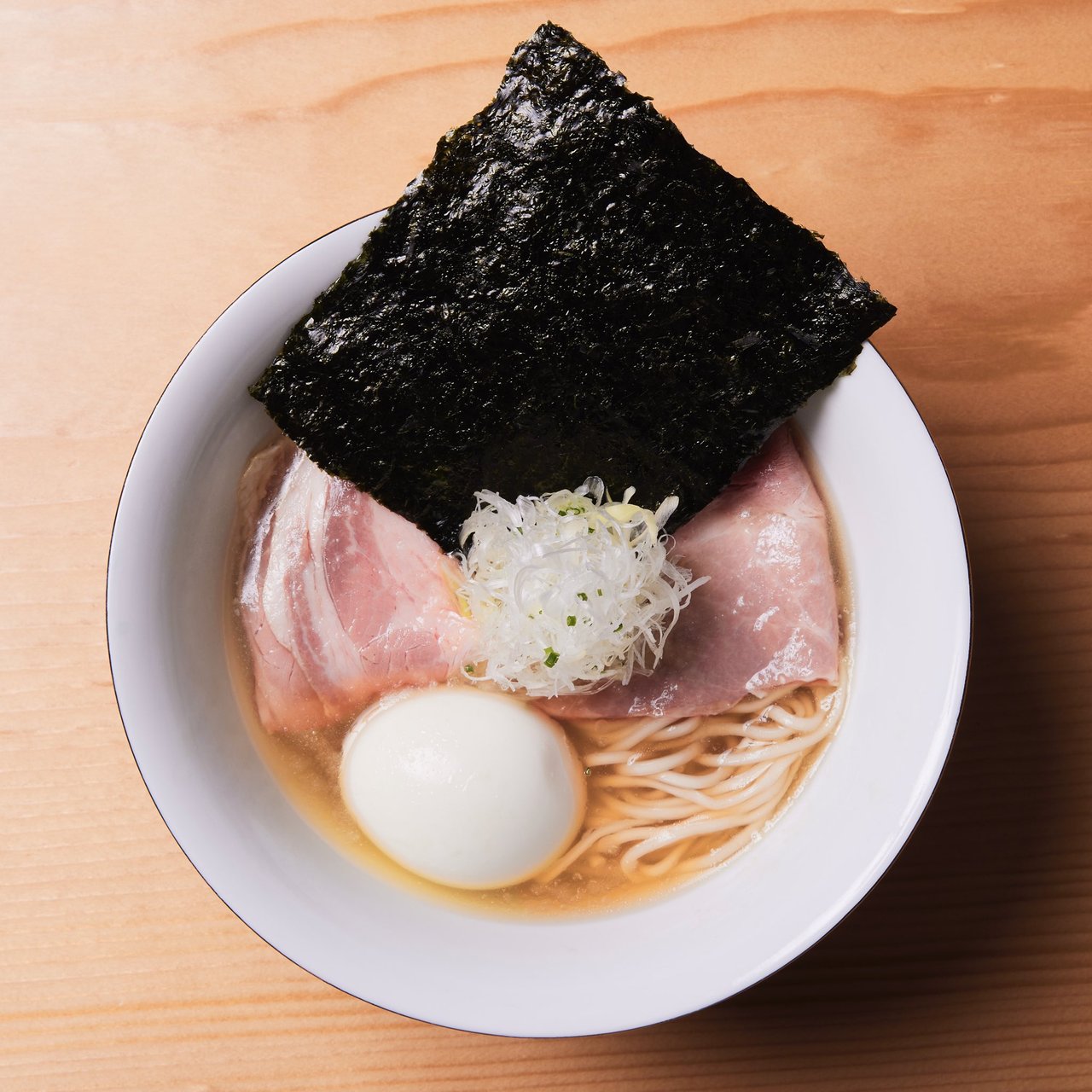 位于东京的「面屋 纪茂登」推出一碗要价3500日圆的高档拉面。图撷自面屋 纪茂登X