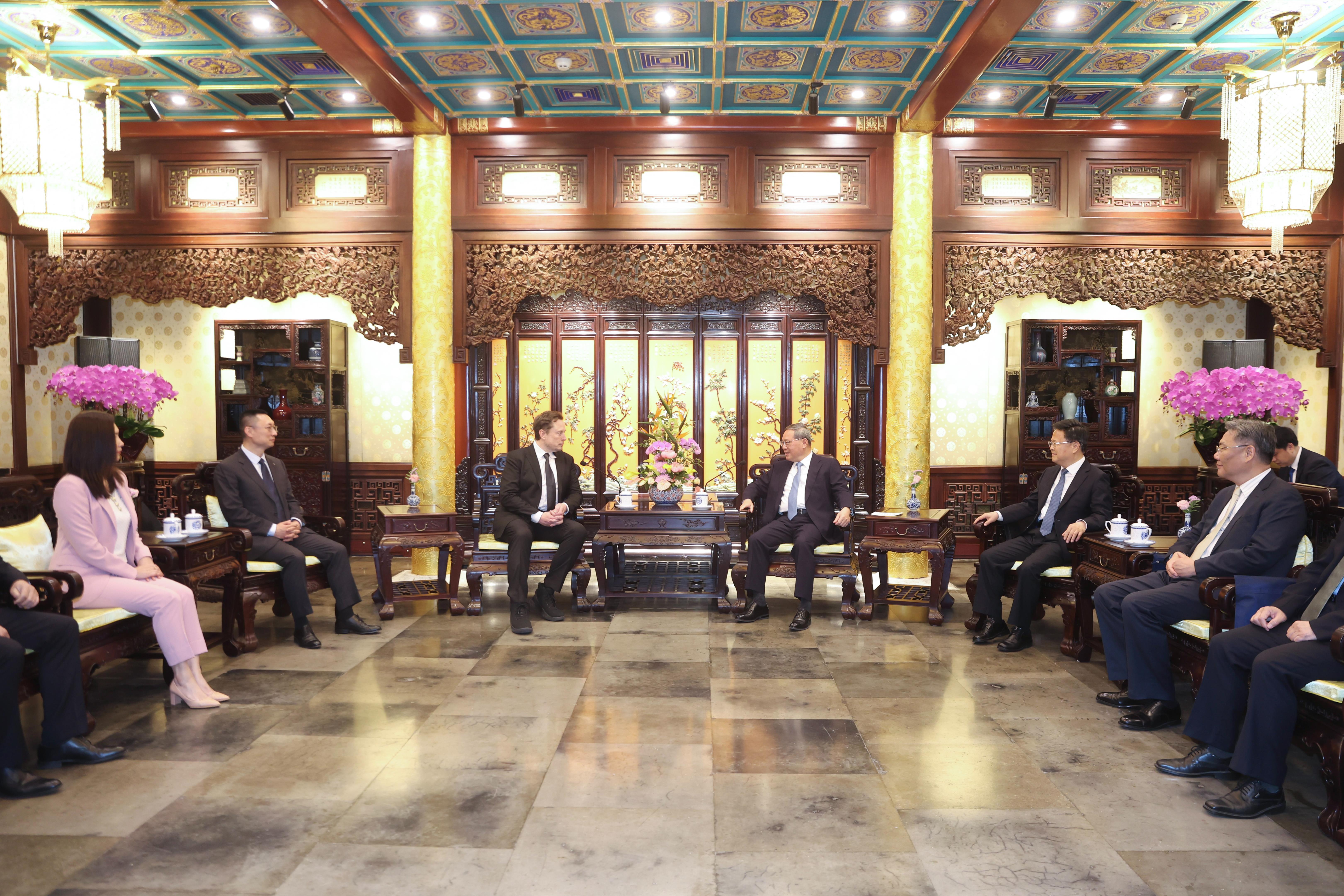 大陆国务院总理李强28日下午在北京钓鱼台国宾馆会见特斯拉执行长马斯克。（中新社）