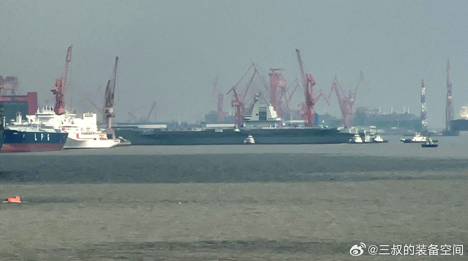 中国大陆海事局30日发出航行警告指，5月1日，东海水域在四时连线水域内进行军事活动。（图／取自微博）
