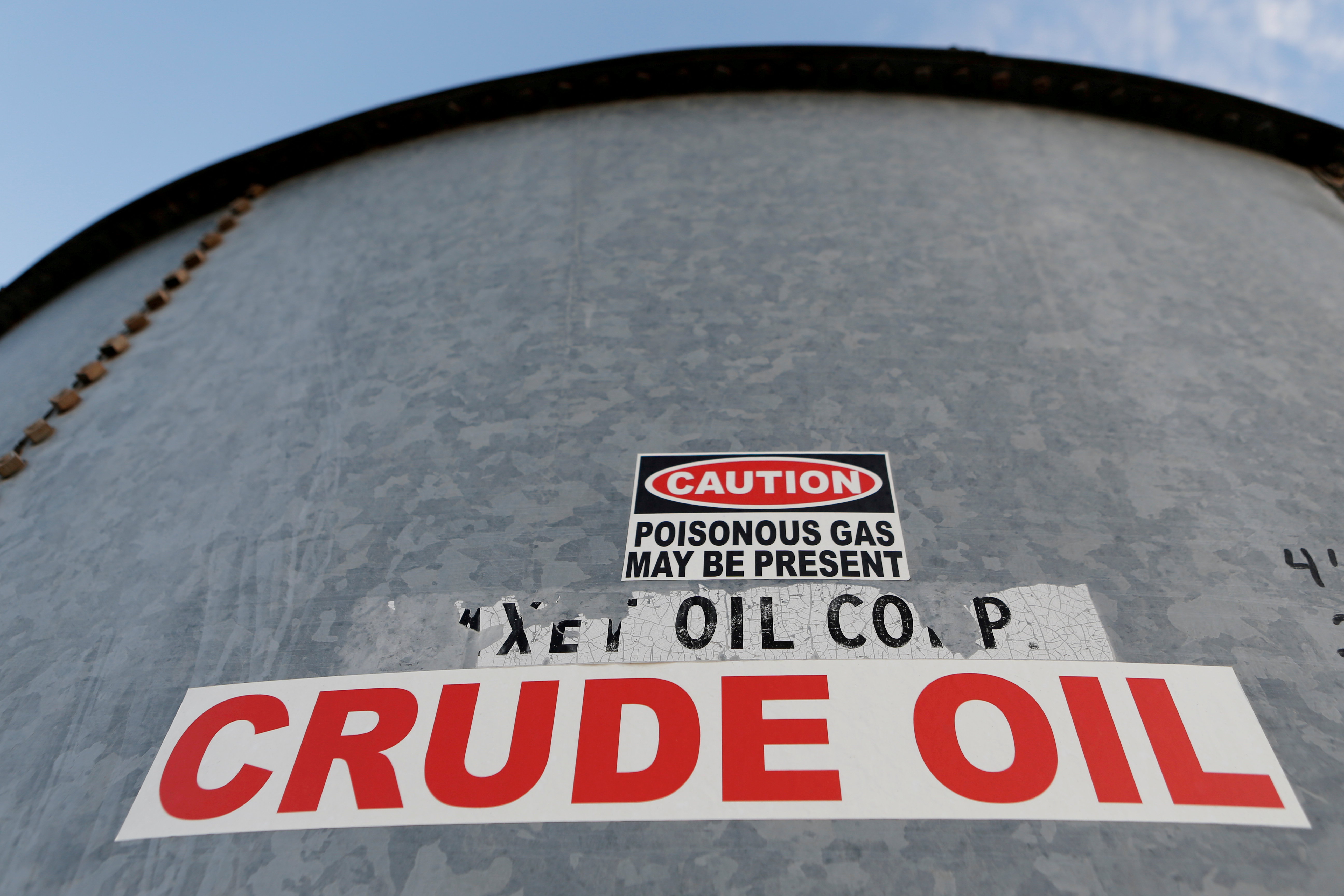布兰特原油期货今天（1日）盘中下跌0.9%至每桶85.56美元；西德州原油（WTI）期货跌1%至每桶81.12美元。路透