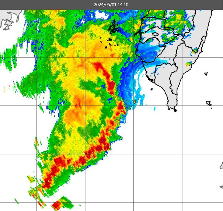 原本影响香港、广东的强烈雷雨带，已经抵达南部外海，预计等一下将会开始影响台南至屏东。图／取自中央气象署网站