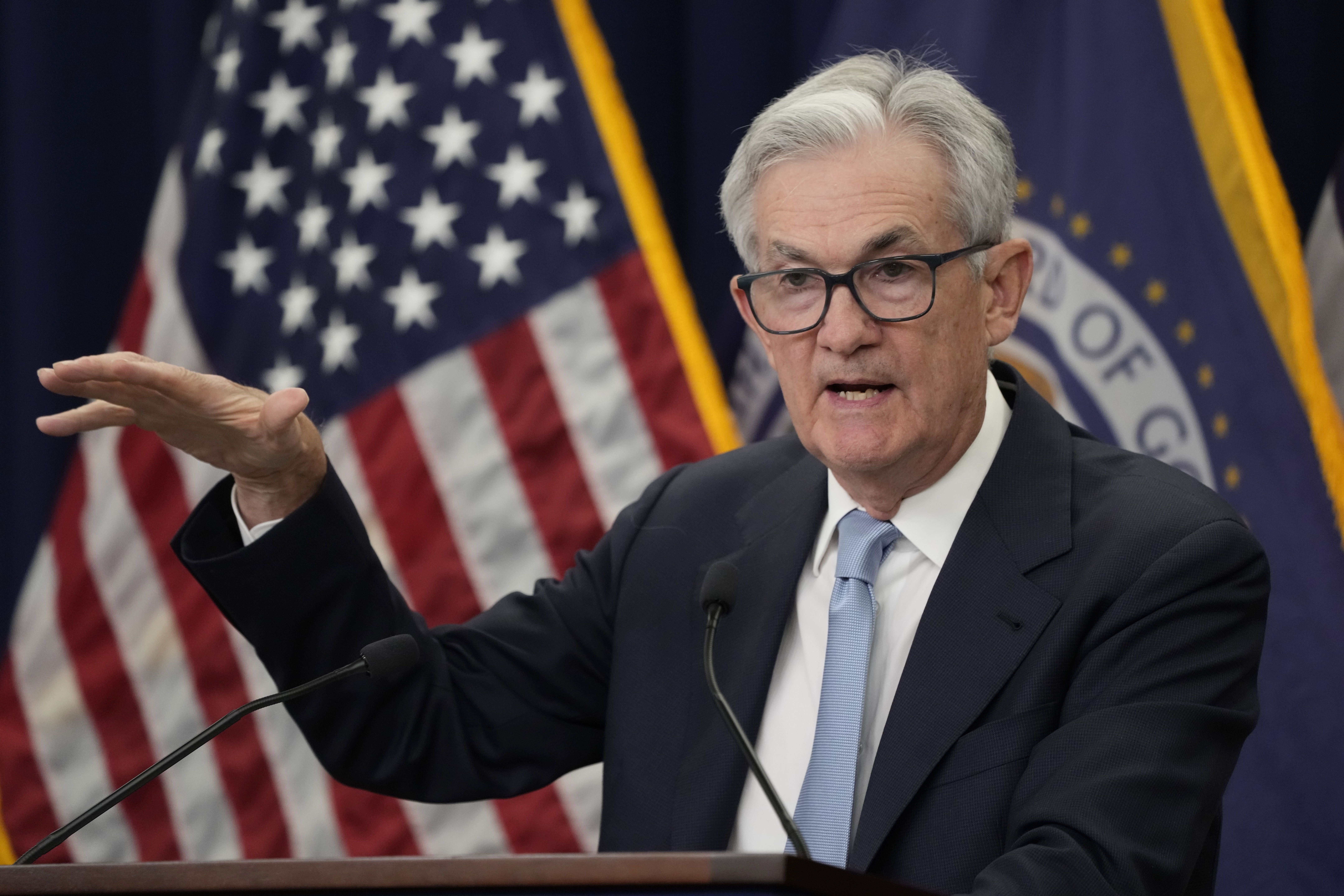 美国联准会（Fed）主席鲍尔希望先确定通膨率能压回2%目标，再谈降利率，但近来公布的经济数据似乎并不配合。美联社