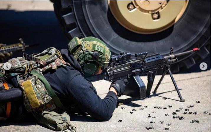 美军南方打击2024-1演习的照片，这名机枪手的个人装备明显是国军，M249机枪使用的缩短型护木与前握把，也是国军特战部队的特色。图／引自密西西比国民兵IG