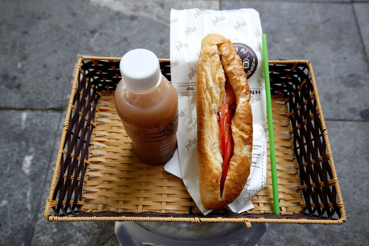 越南南部同奈省大批民众近日在吃了同一家面包店的面包后出现呕吐、腹泻症状，官方统计共有222人送医治疗，相关单位正在厘清食物中毒的原因。图为示意图。图／路透社资料照