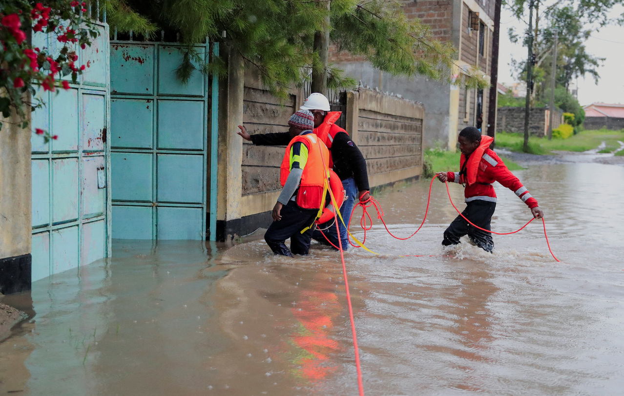 肯亚继续与大雨搏斗之际，肯亚内政部今天说，在洪灾中丧生的人数已上升至188人。