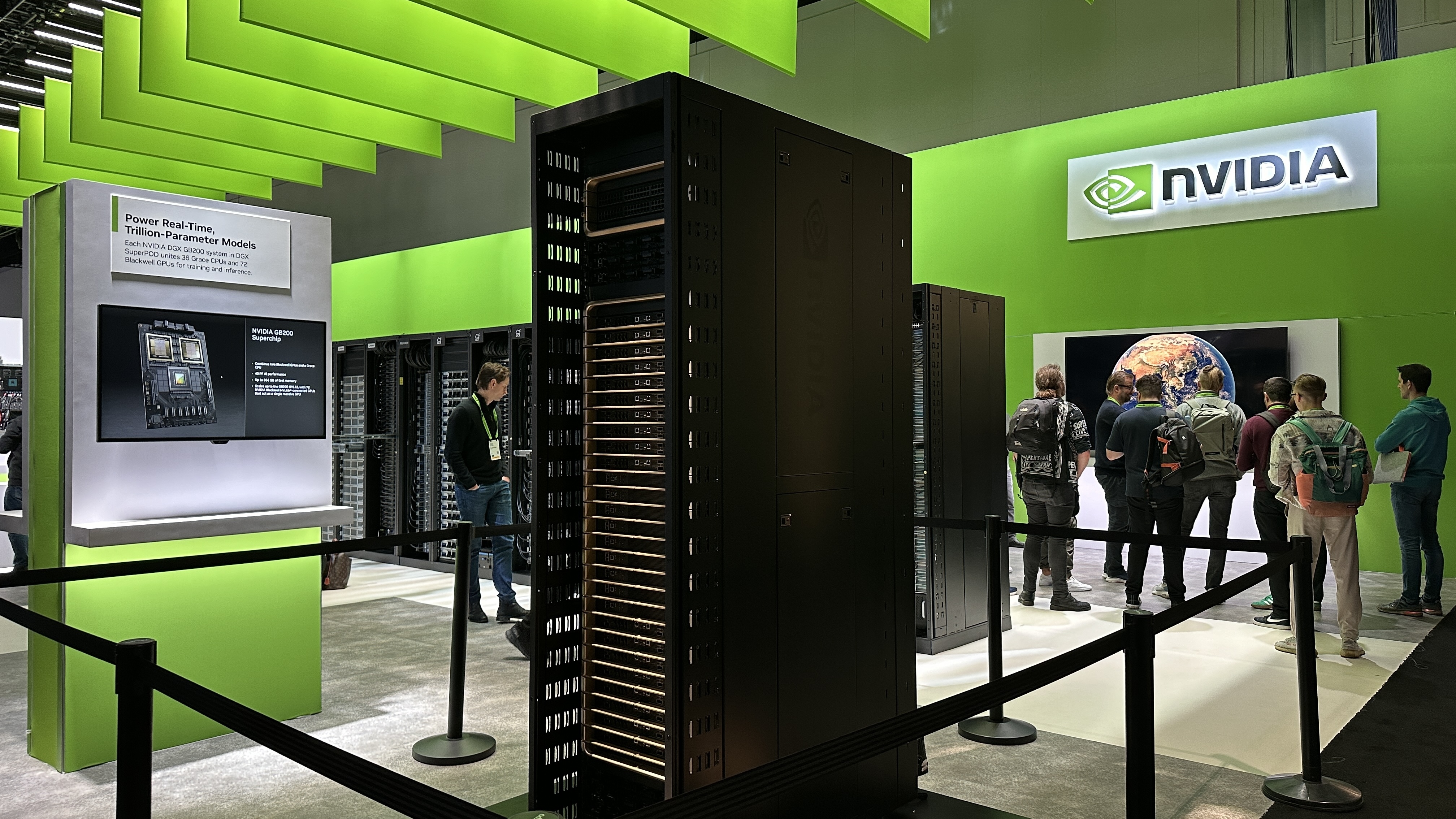 辉达（NVIDIA）3月在年度GTC大会展区内，展示产品。  中央社