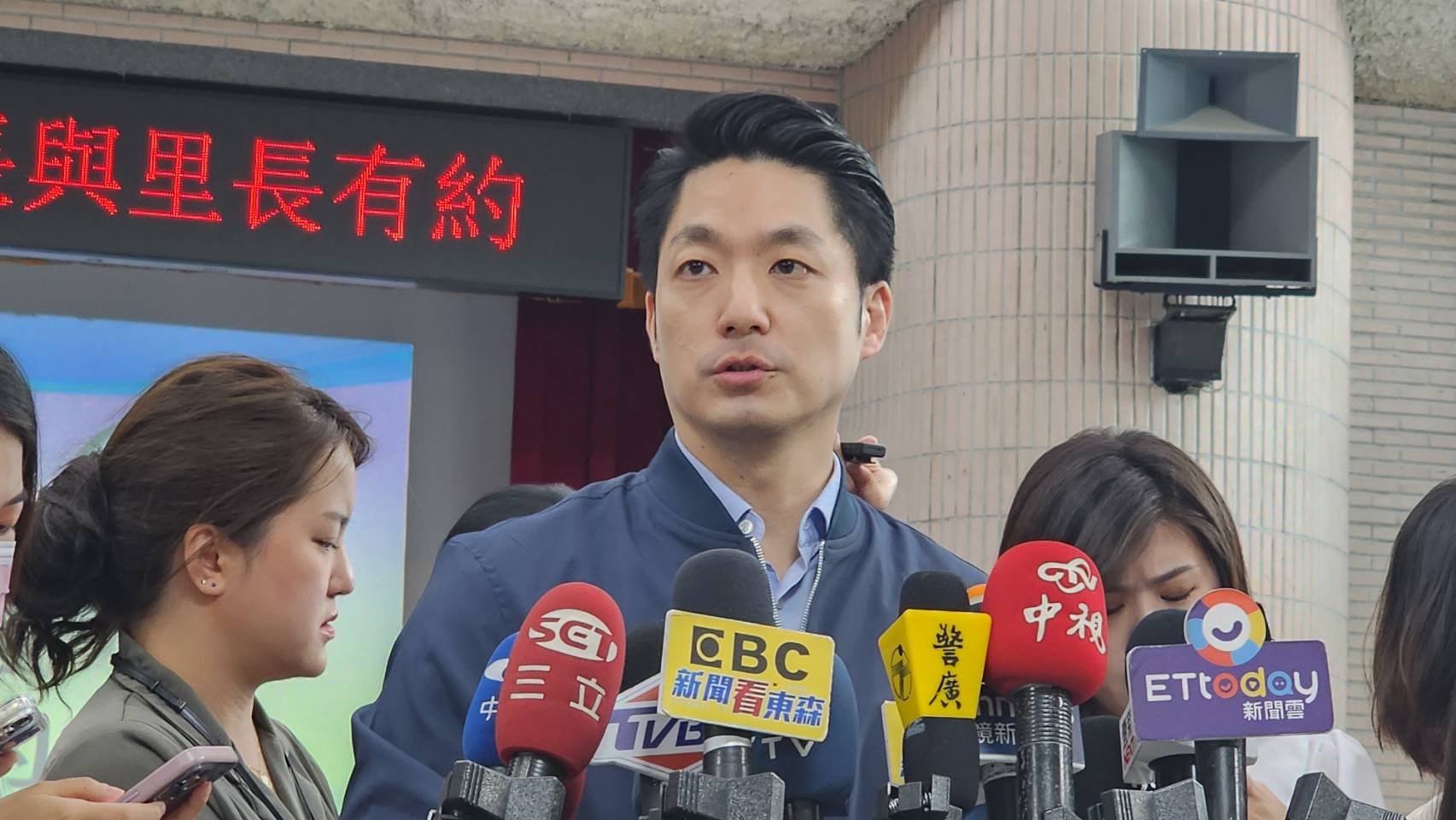 台北市长蒋万安上午参加中正区「市长与里长有约」行程受访。记者杨正海／摄影