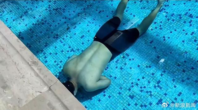 河南郑州一名25岁的游泳教练日前在游泳池内进行憋气练习时，竟然在众目睽睽下溺毙。（图／取自微博）