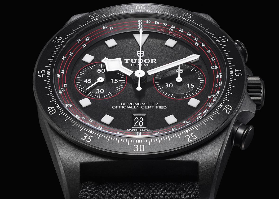 帝舵錶PELAGOS FXD CHRONO「自行車版」，43毫米啞黑色碳複合材質錶殼，帝舵錶原廠機芯MT5813型。圖／帝舵錶提供