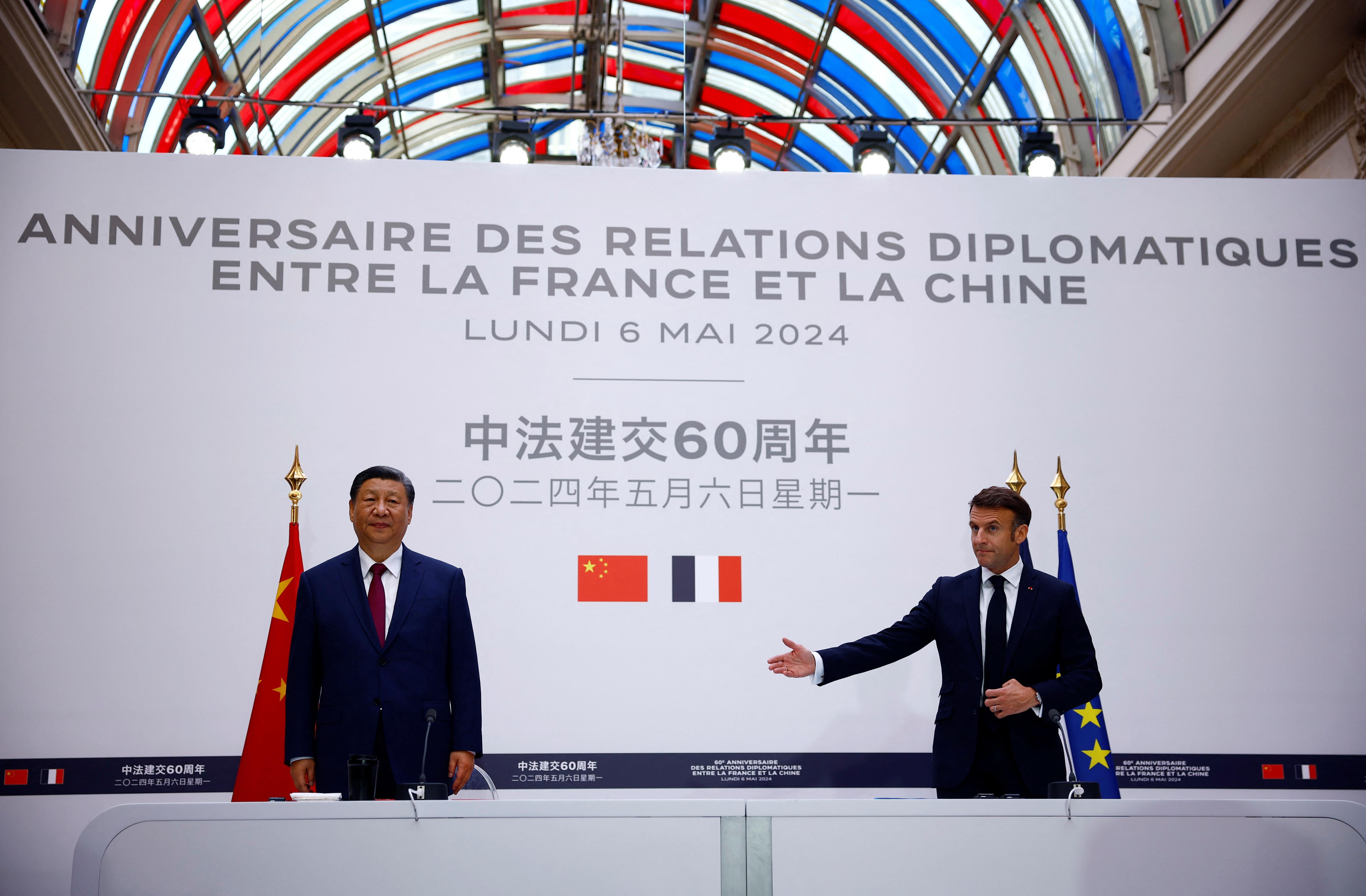 法国总统马克宏（右）6日与大陆国家主席习近平在爱丽舍宫共同会见记者。（欧新社）