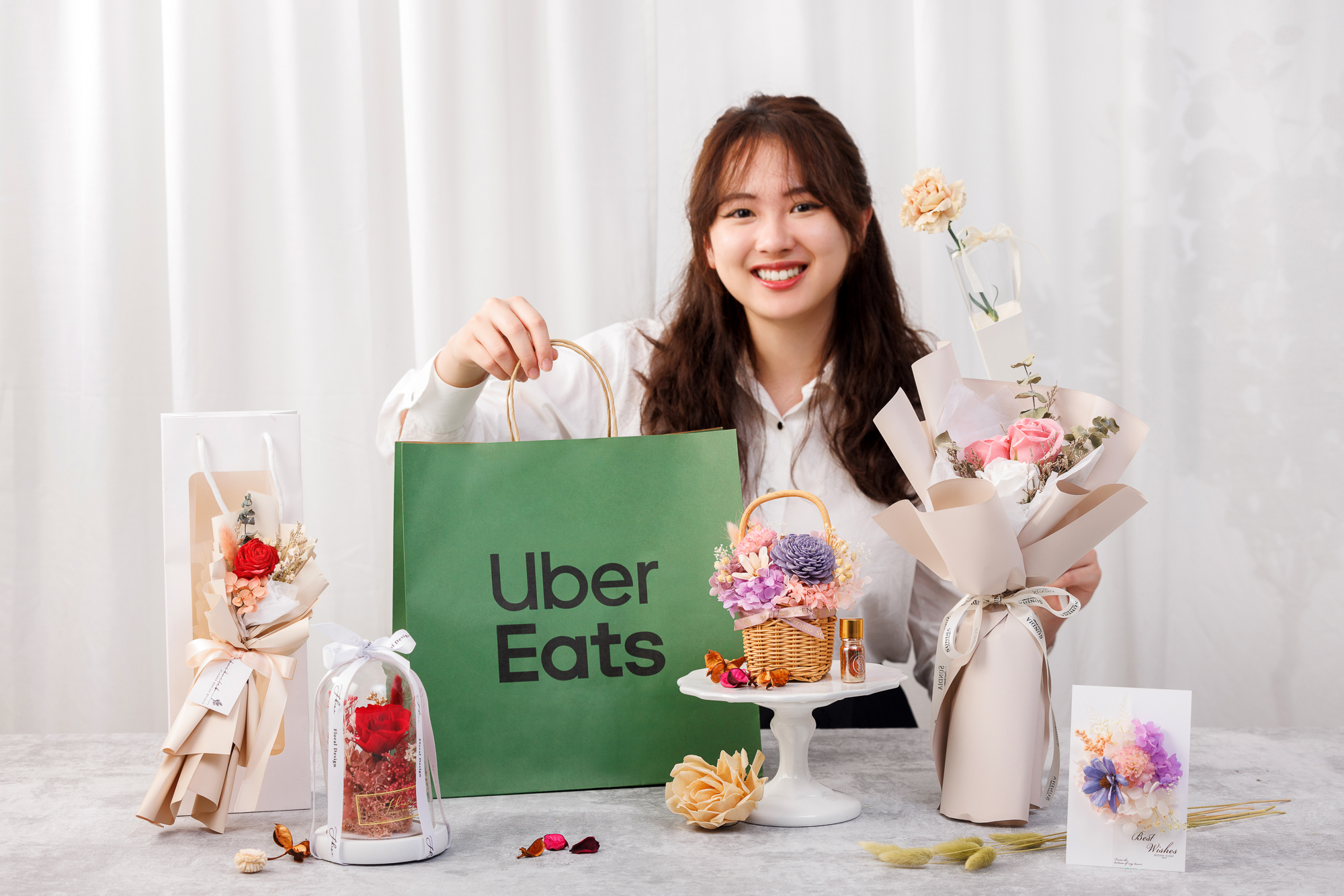 Uber Eats扩大与全台24家花店商家合作伙伴合作，提供消费者在母亲节惊喜献花的丰富选择。图／Uber Eats提供