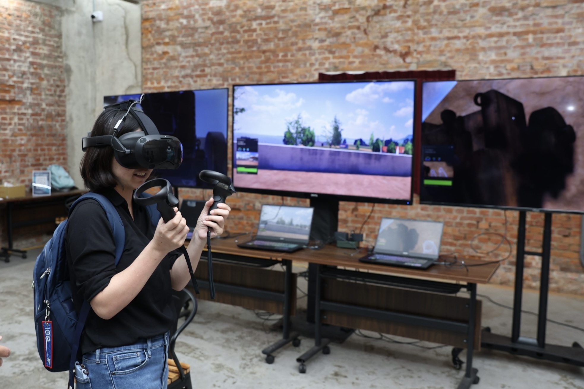 《VR重回普罗民遮》让民众透过VR虚拟实境眼镜，重回400年前的普罗民遮城历史现场。图／南市文化局提供
