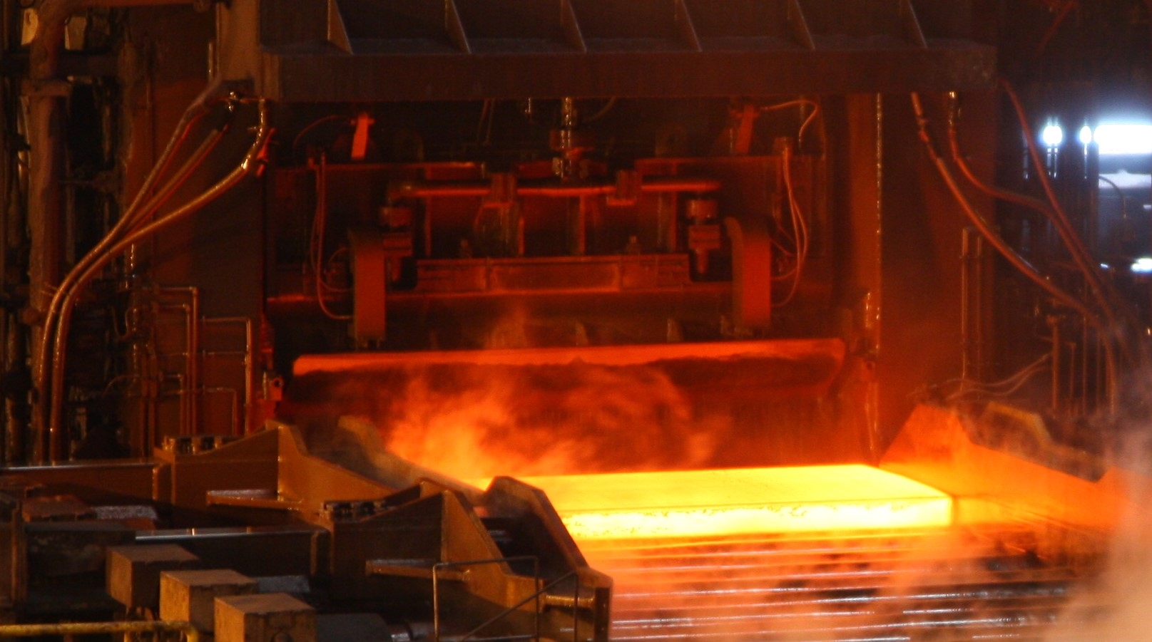 中钢成功开发高温压力容器用钢产品，并创新研发制程，省略离线升温冷却及缩短回火时间，相较国外钢厂大幅降低生产成本与减少20%碳排放。（中钢/提供）
