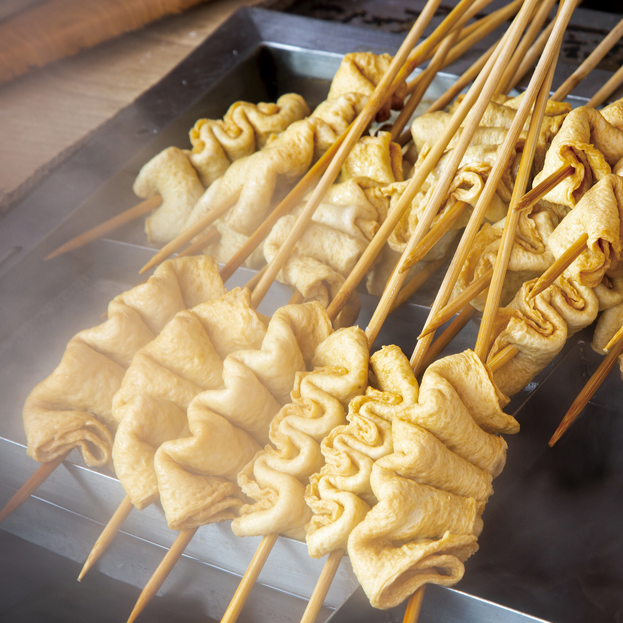韩式餐厅必吃的韩国鱼板串。图/甩锅鸡提供