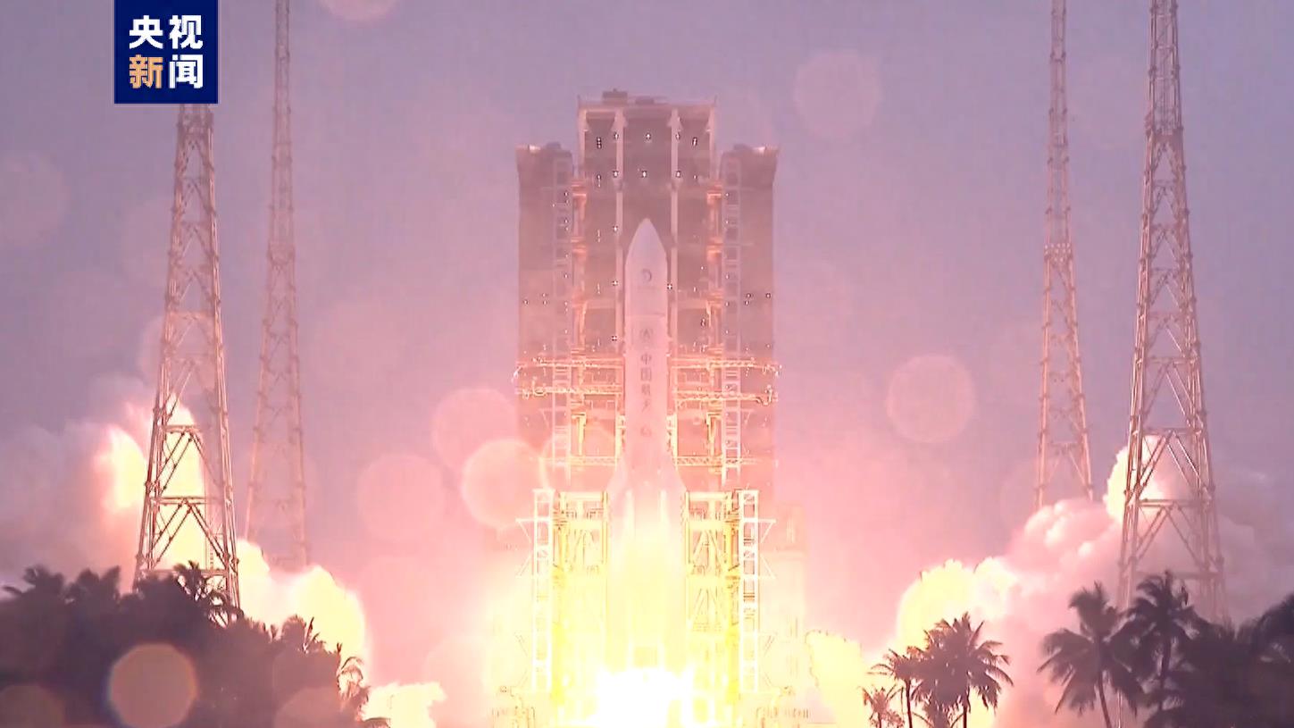 5月3日17时27分，嫦娥六号探测器由长征五号遥八运载火箭在中国文昌航天发射场成功发射，之后准确进入地月转移轨道。历4天多飞行，嫦娥六号探测器如今已进入环月轨道。   央视新闻