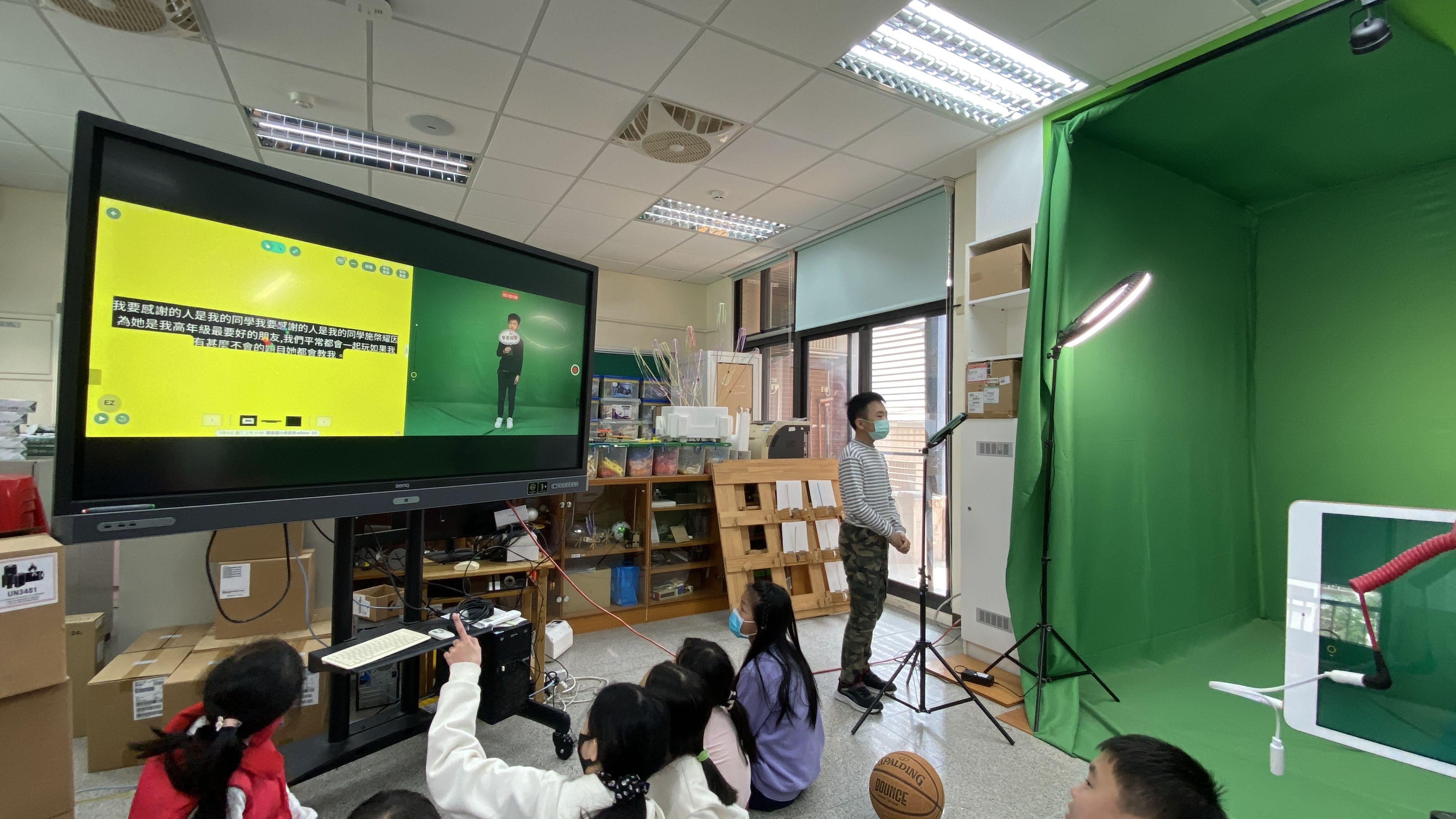 AI人工智慧时代来临，新竹市政府挹注587万元经费，协助各中、小学进行资讯设备维护及资讯教育物品耗材汰换。图／新竹市政府提供