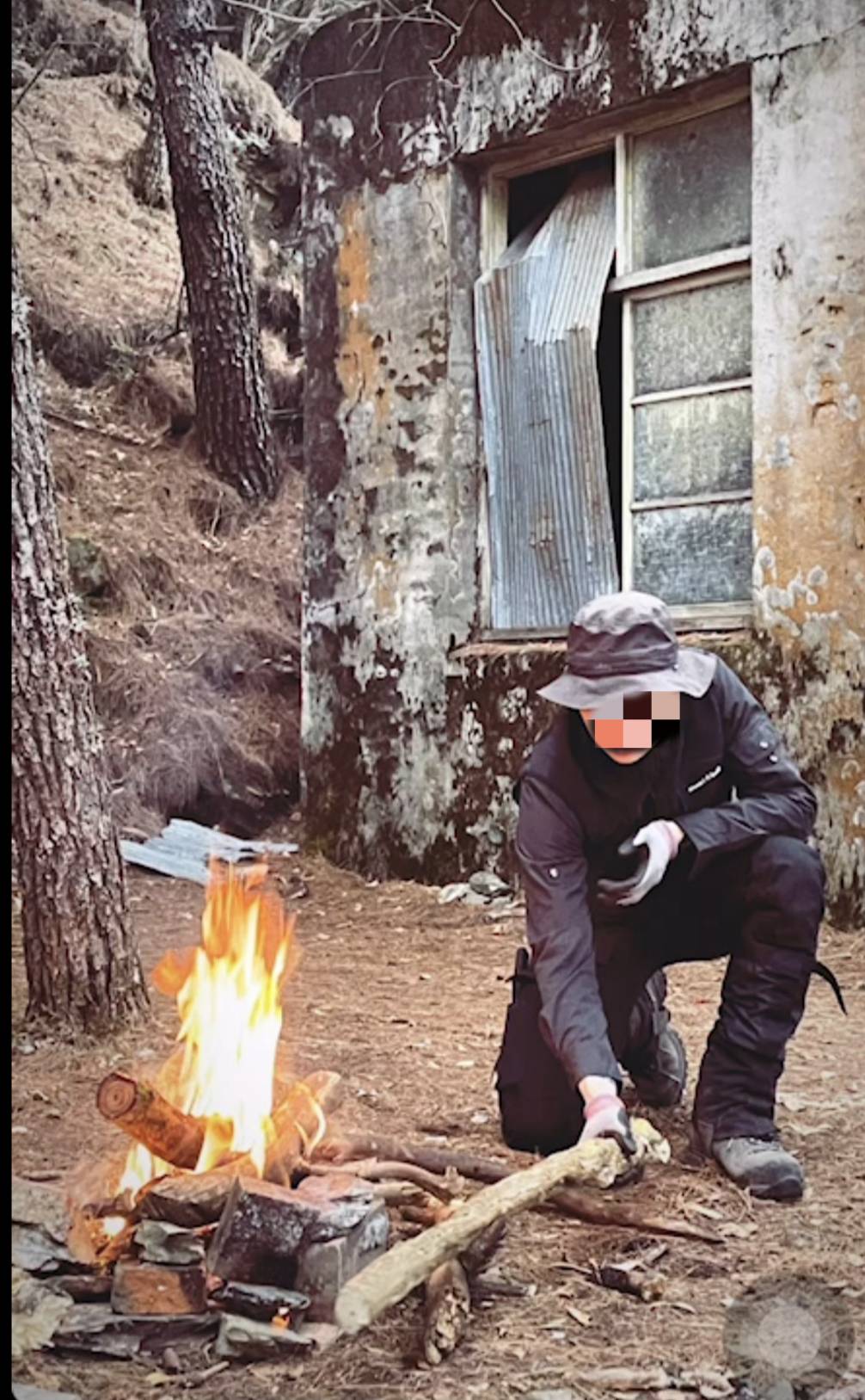 陈姓4名山友在西峦大山露营捡林木升火取暖，并将照片张贴在社群网站。图／警方提供