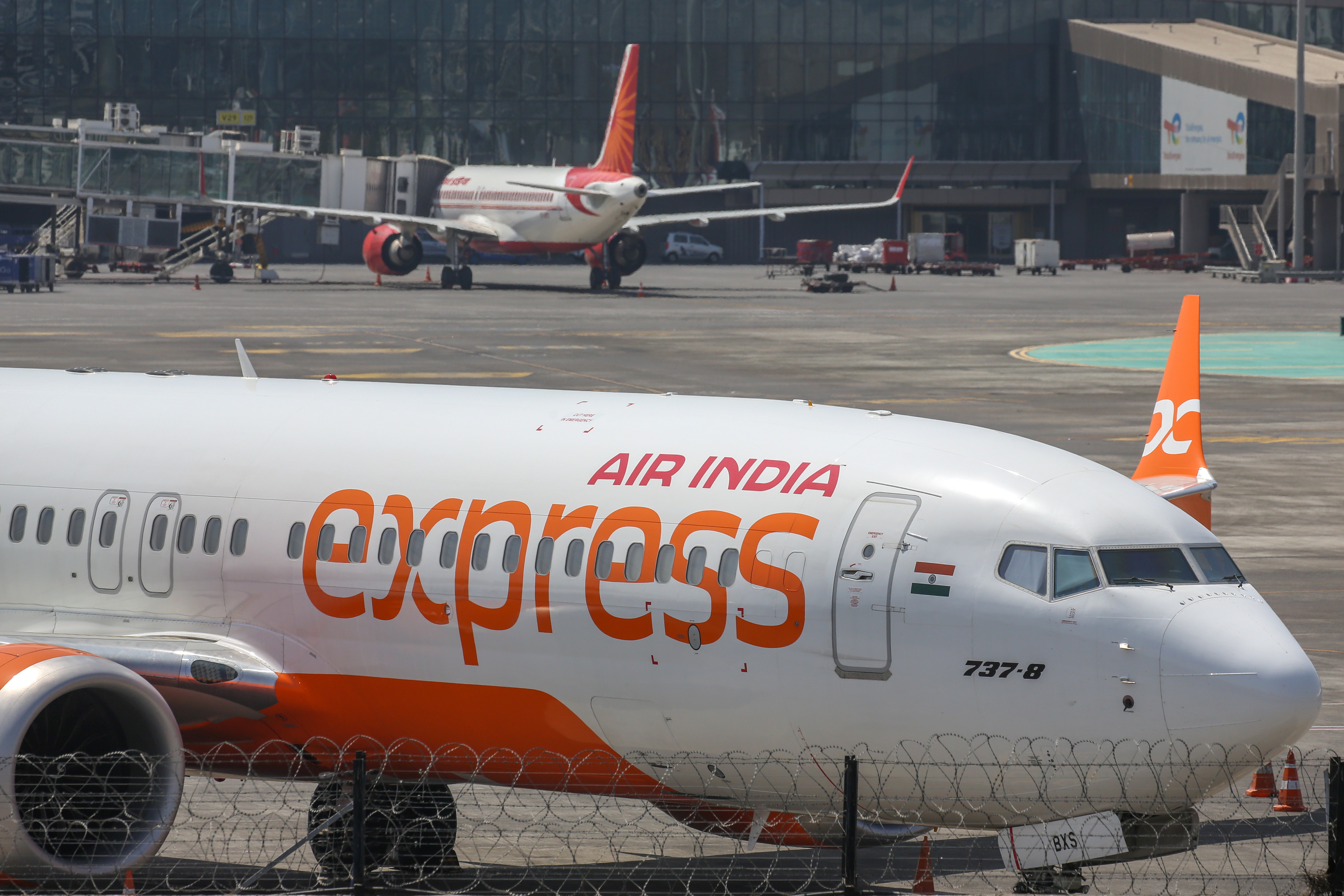 印度廉航印度快运航空旗下多达300名员工为抗议公司人事政策临时请假，导致航班大乱，影响1.5万名乘客。欧新社