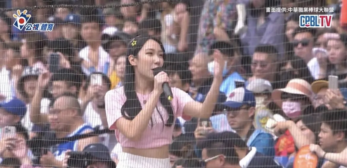 Fubon angels柠檬球场大秀好歌喉。(图截至公视体育YT)