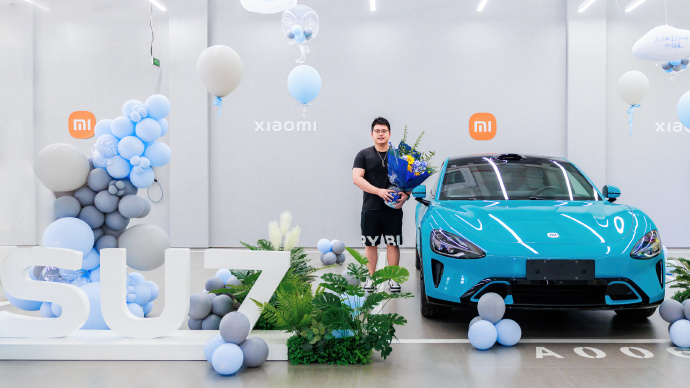 第一万小米SU7车主是来自江苏无锡的26岁科技公司创业者。（图／取自小米汽车微博）