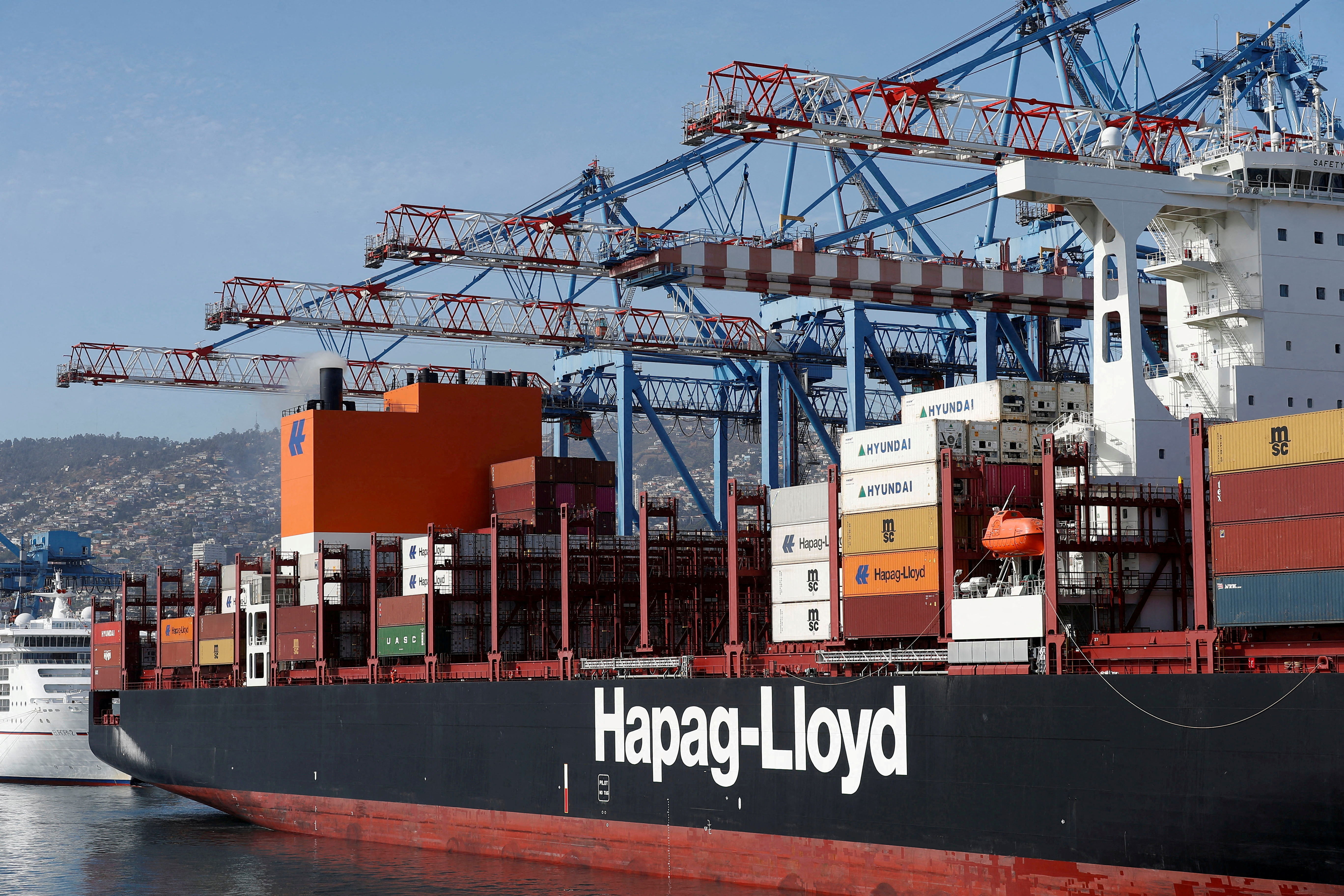全球第五大航运商赫伯罗德（Hapag-Lloyd）宣布调升年度财测区间，上季的财报表现也优于市场预期。路透