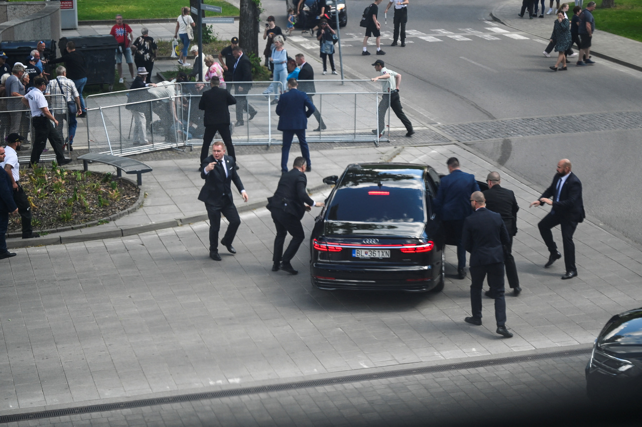 斯洛伐克总理费柯（Robert Fico）5月15日遭遇枪击，身中5枪，送医急救后目前已无生命危险。 图／路透社