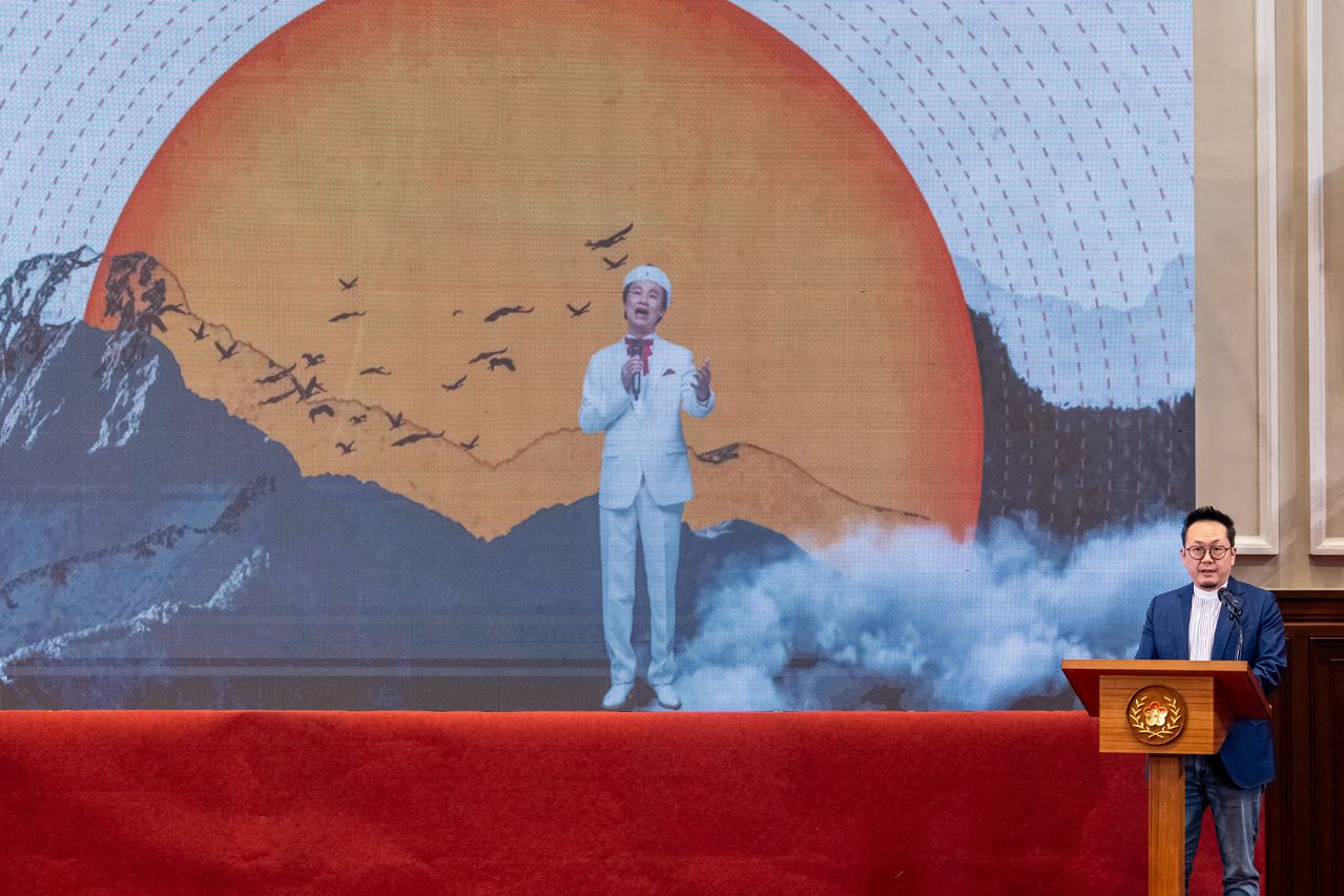 新任总统赖清德、副总统萧美琴将于5月20日就职，文化总会秘书长李厚庆预告，国宴上会有运用AI科技将已故歌王文夏展现在众人眼前。记者季相儒／摄影