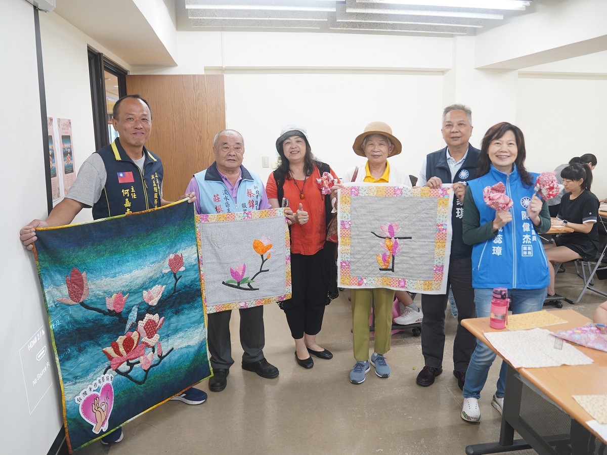 新北市文化局开办一系列的手缝布艺课程活动，来自香港、日本的新住民一起参与，期盼学员妈妈们一起手缝拼布，体验这项技能所营造出来的艺术生活。