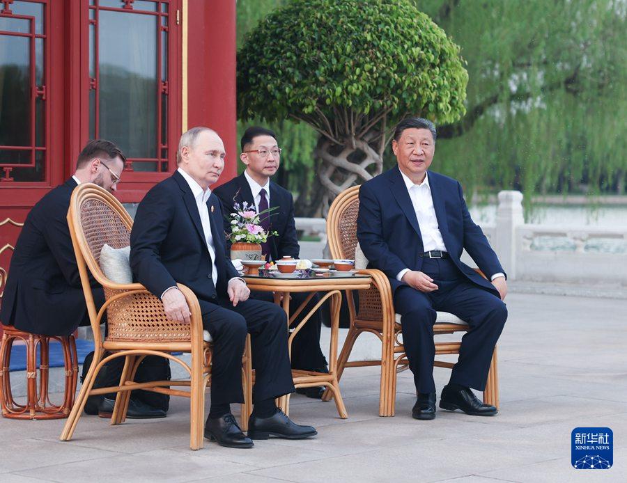 5月16日晚，国家主席习近平在北京中南海同俄罗斯总统普丁举行小范围会晤。  新华社