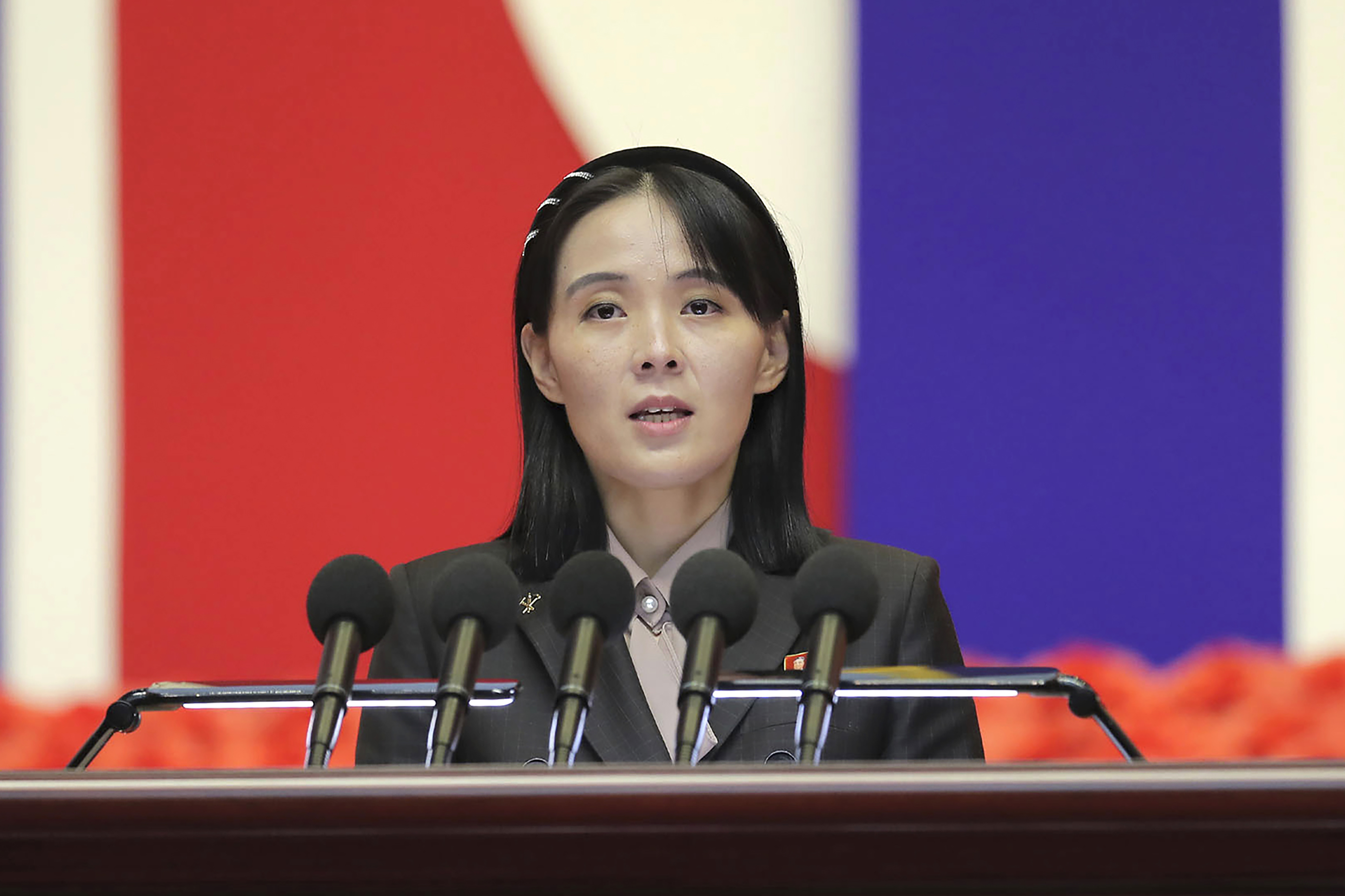 北韩最高领导人金正恩的妹妹16日再度否认北韩与俄罗斯有武器交易。美联社资料照