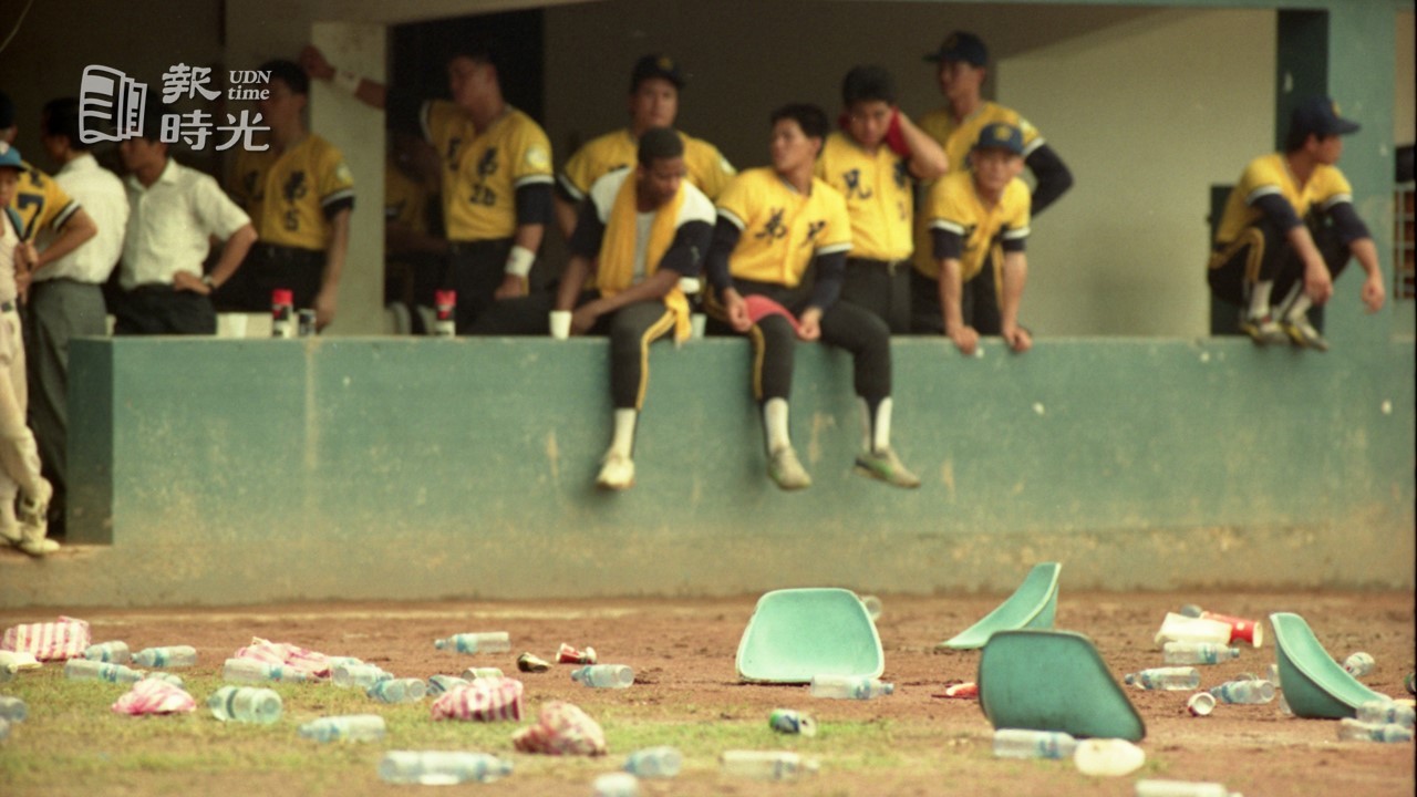 職棒開打第二年就爆衝突龍象大戰球迷爆走拆座椅｜1991年「六一事件」 | 報時光