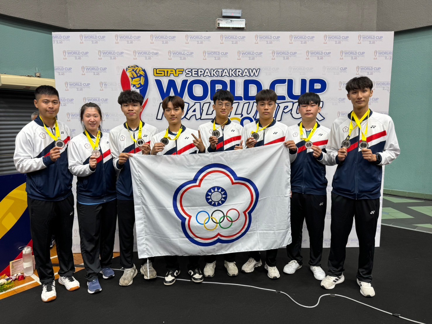 中华男队获世界杯藤球赛双人赛、三人赛银牌。图／中华民国藤球协会提供