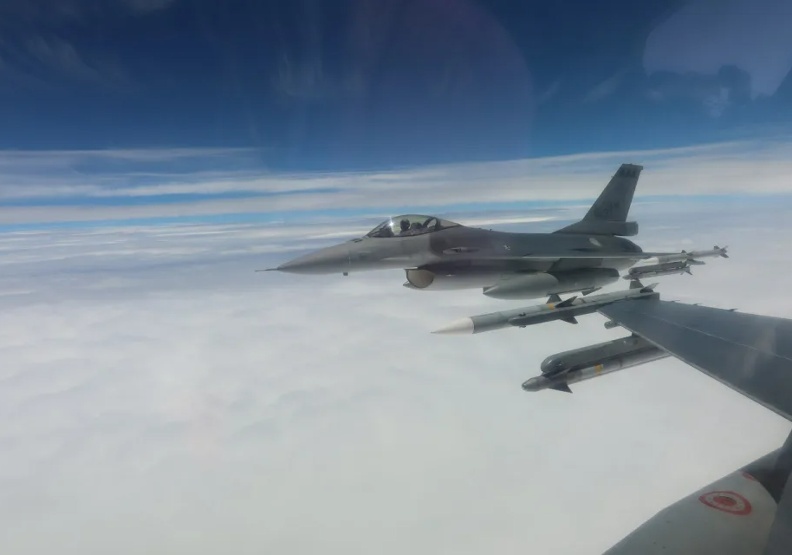应对中国对台「联合利剑-2024A」军演，台湾空军F-16V执行空中战斗巡逻任务。空军司令部